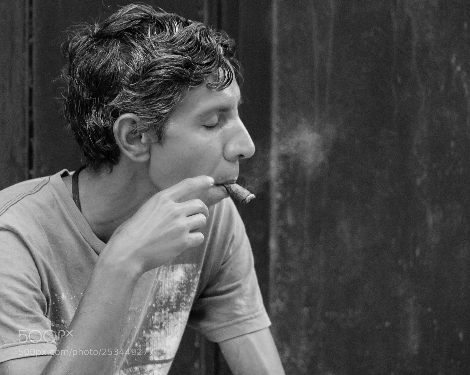 Canon EOS 700D (EOS Rebel T5i / EOS Kiss X7i) sample photo. Tasting cuban cigars photography