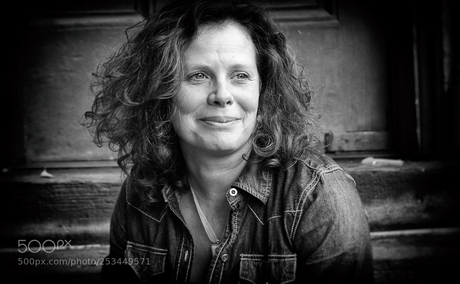 Nikon D40 sample photo. Kristi in bw photography