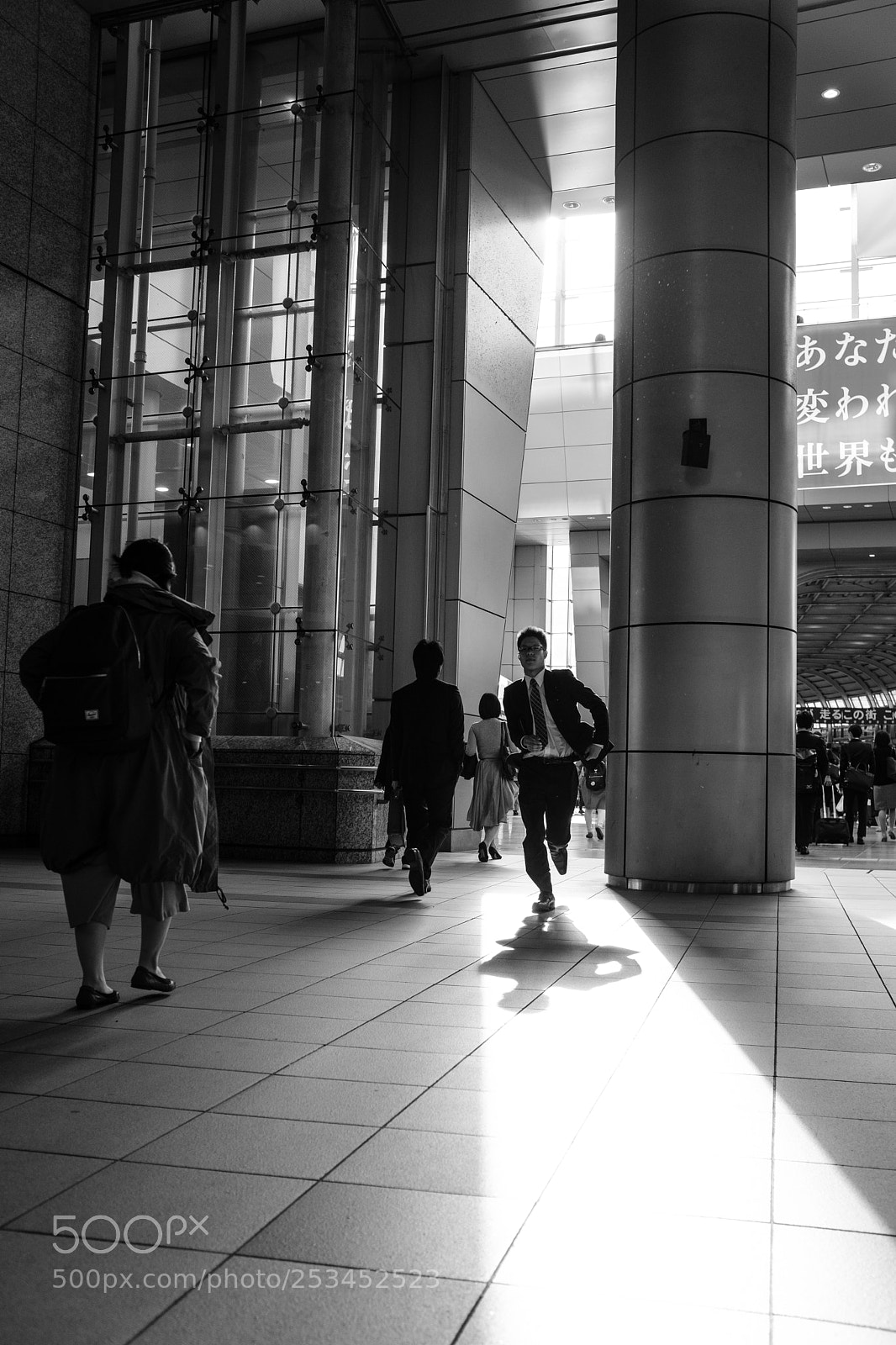 Fujifilm X100F sample photo. Busy commute @ shinagawa, tokyo photography