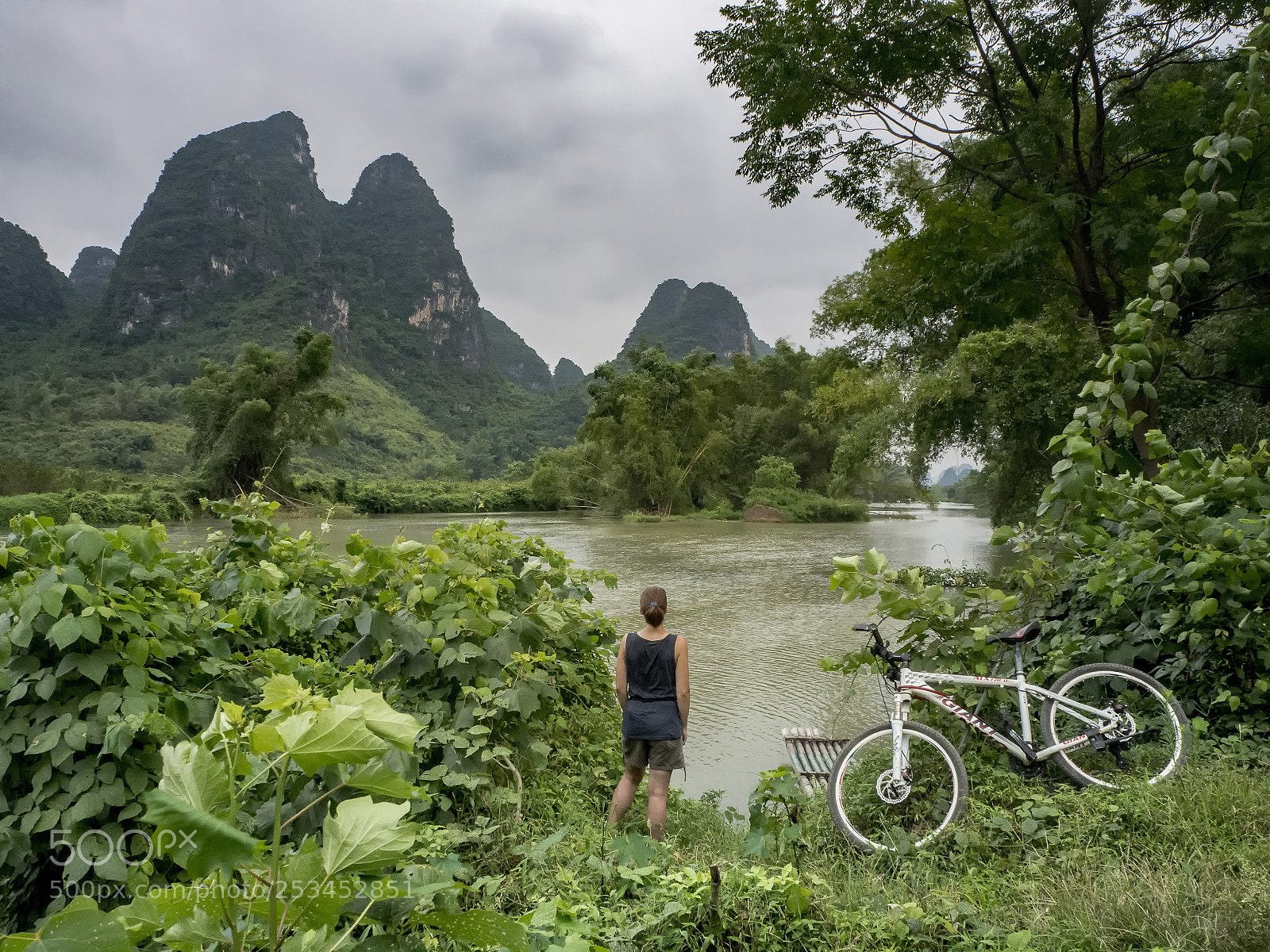 Olympus OM-D E-M10 II sample photo. Yulong river photography