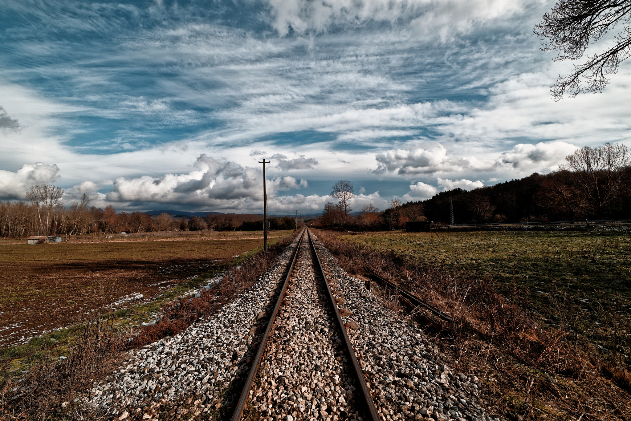 Nikon D810 + Samyang 14mm F2.8 ED AS IF UMC sample photo. Through the tracks photography