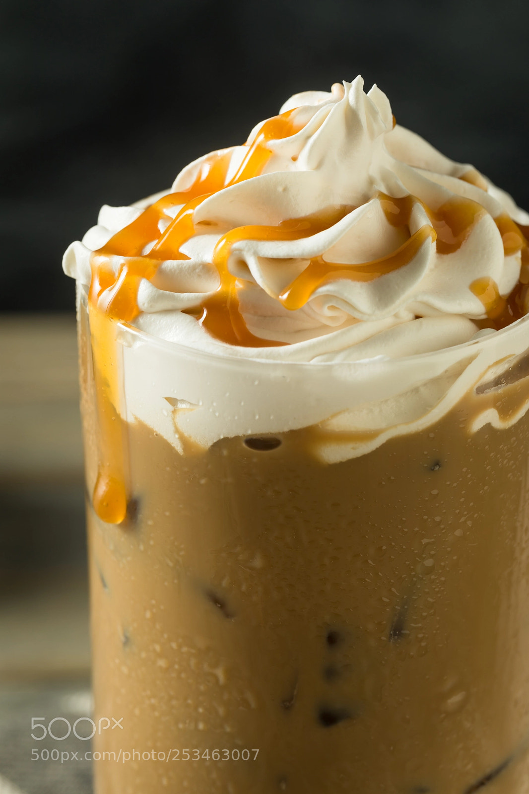 Canon EOS 5D Mark IV sample photo. Sweet homemade caramel iced photography