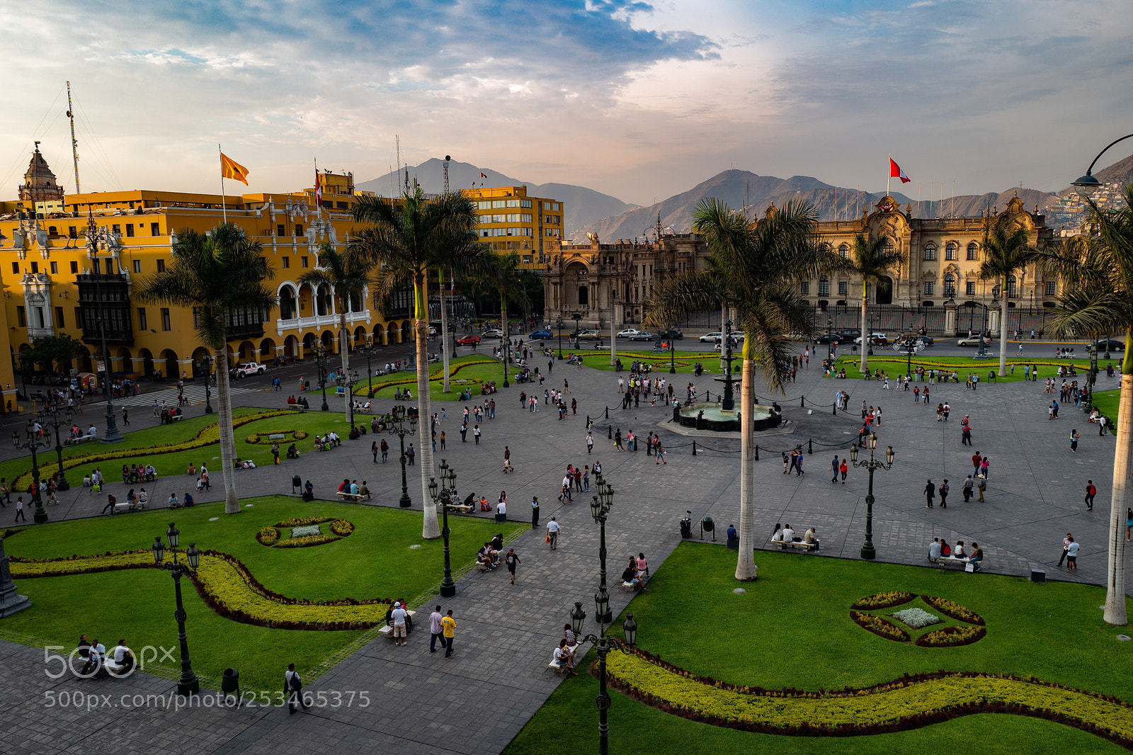 Leica Q (Typ 116) sample photo. Plaza de armas photography