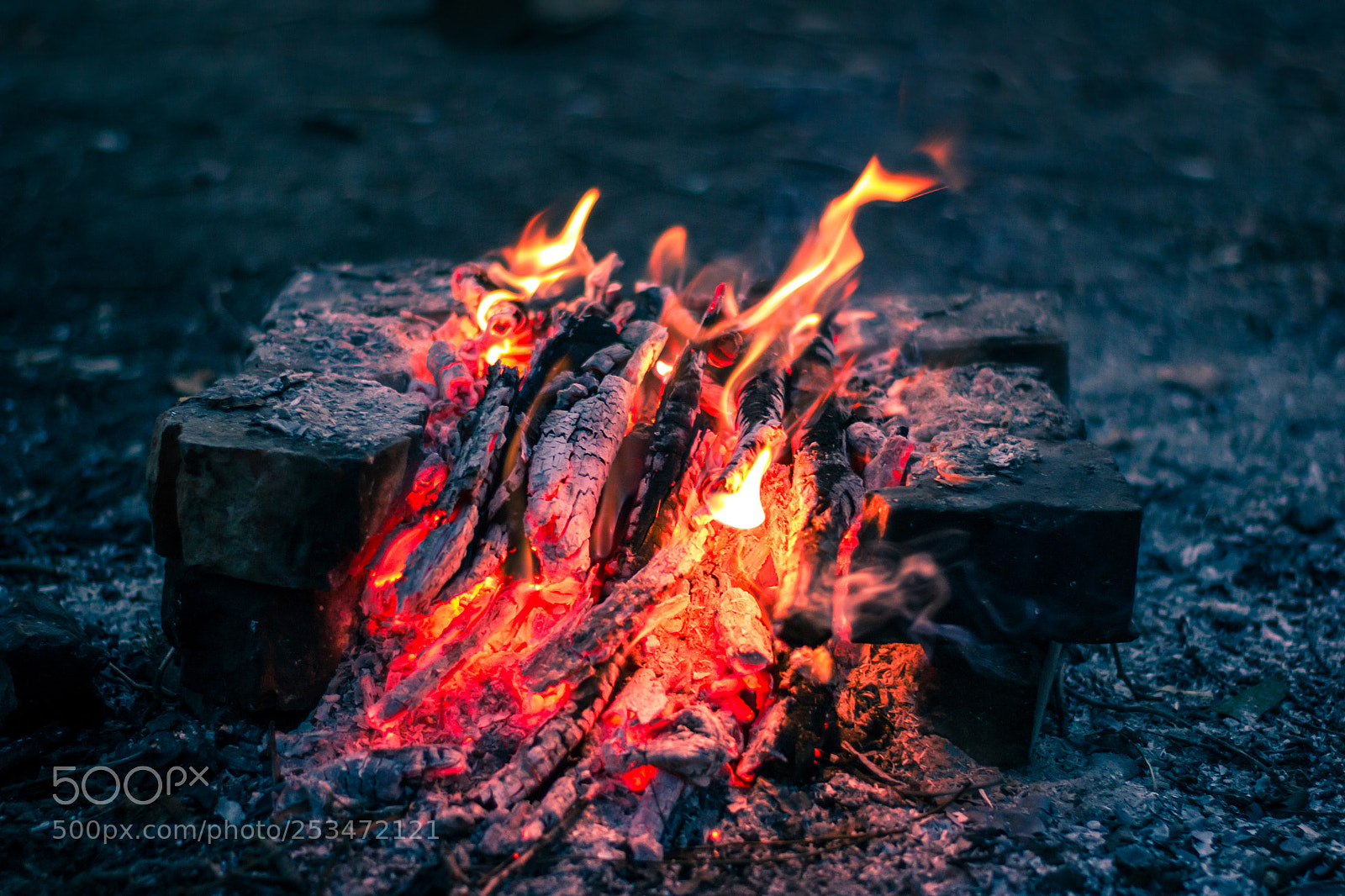 Canon EOS 550D (EOS Rebel T2i / EOS Kiss X4) sample photo. Night fire photography