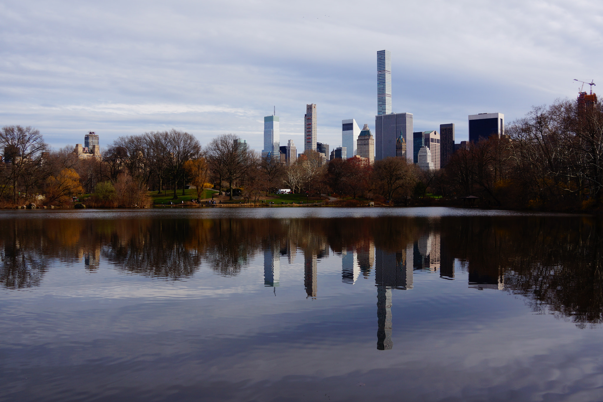 Sony Alpha NEX-7 + Sony FE 24-240mm F3.5-6.3 OSS sample photo. Skyline / central park photography