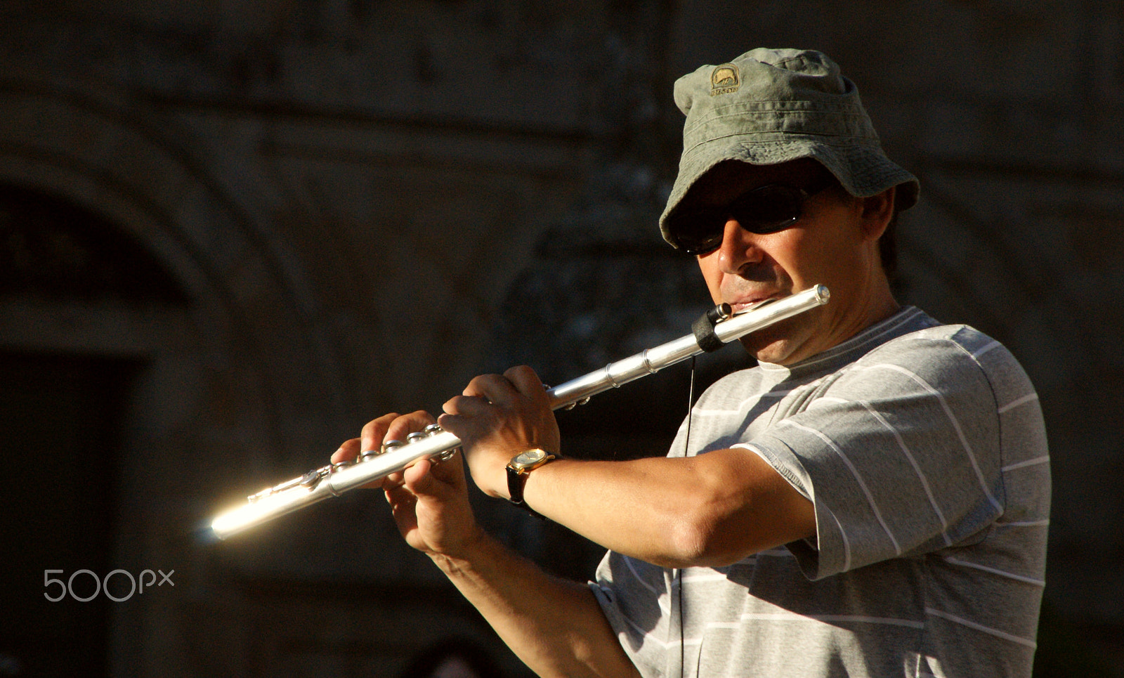 Sony DT 18-250mm F3.5-6.3 sample photo. Flautista por las calles de santiago photography
