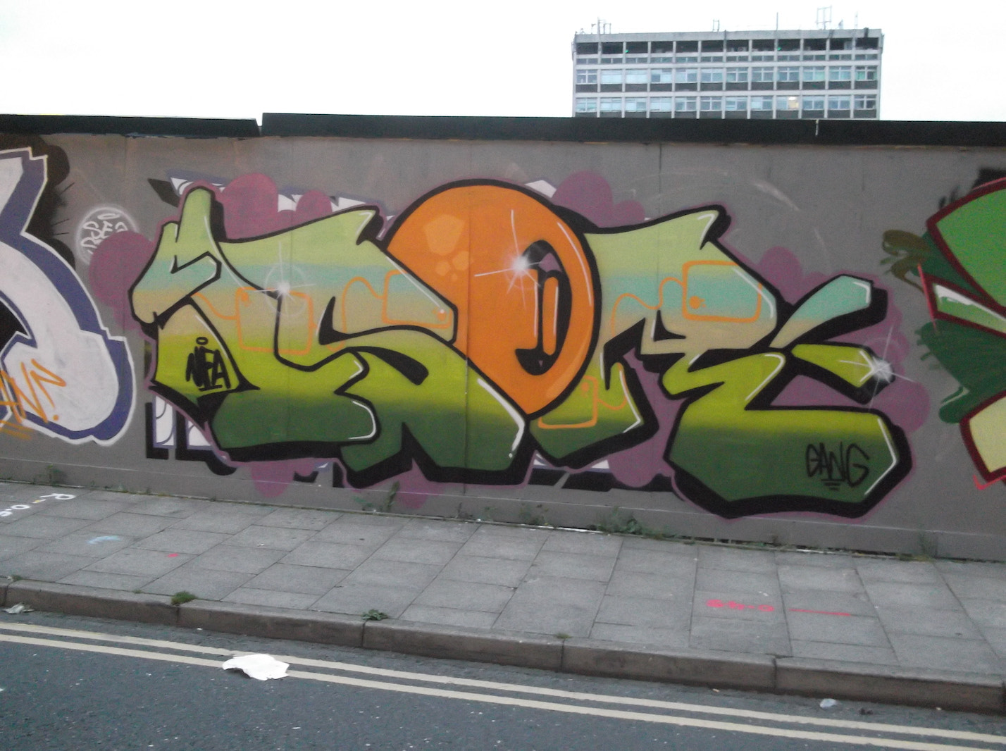 Fujifilm FinePix JV250 sample photo. Green orange graffiti (by brighton station) photography