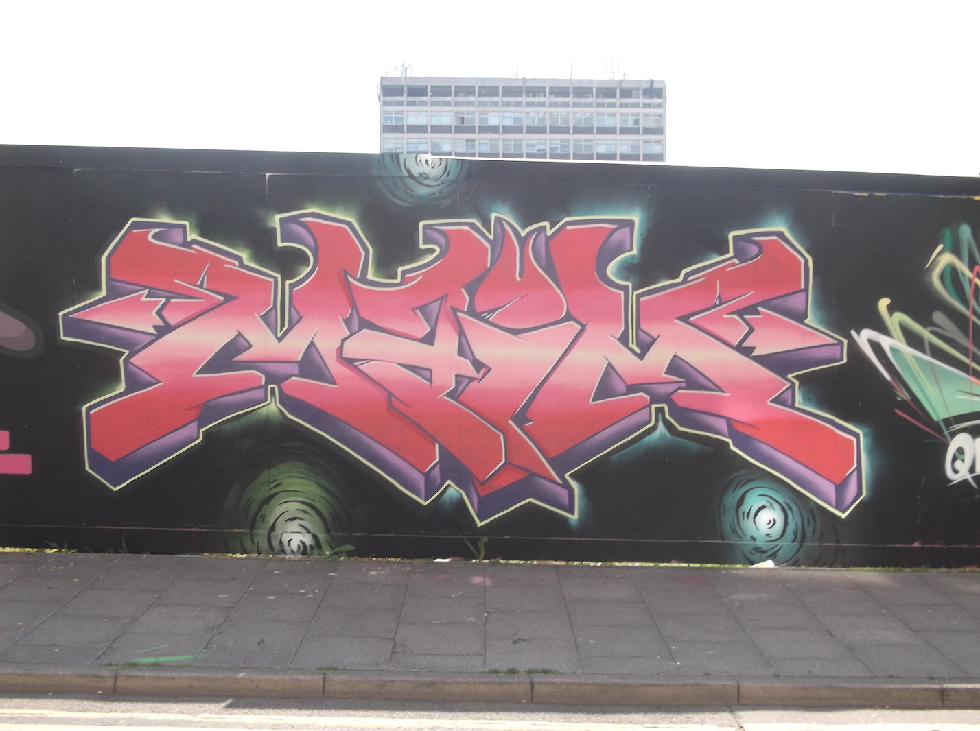 Fujifilm FinePix JV250 sample photo. M+m graffiti (by brighton station) photography