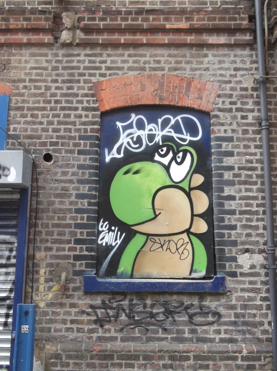 Fujifilm FinePix JV250 sample photo. Green lizard graffiti (by brighton station) photography