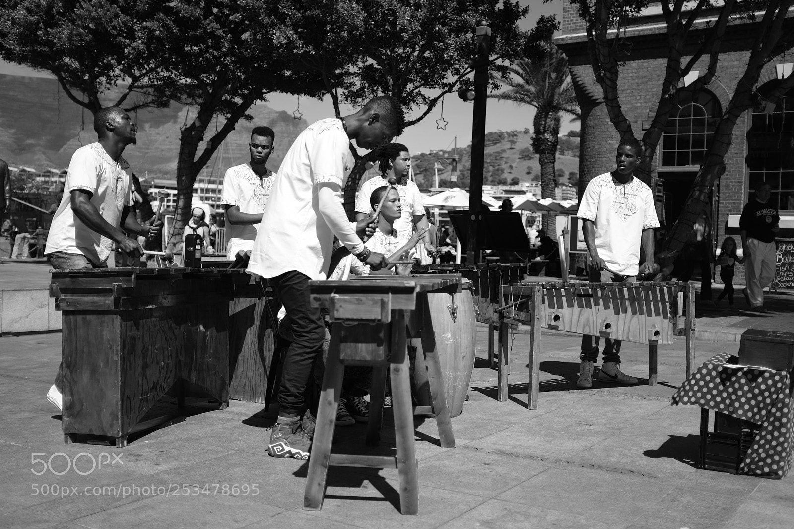 Fujifilm X100F sample photo. Street music 3 photography