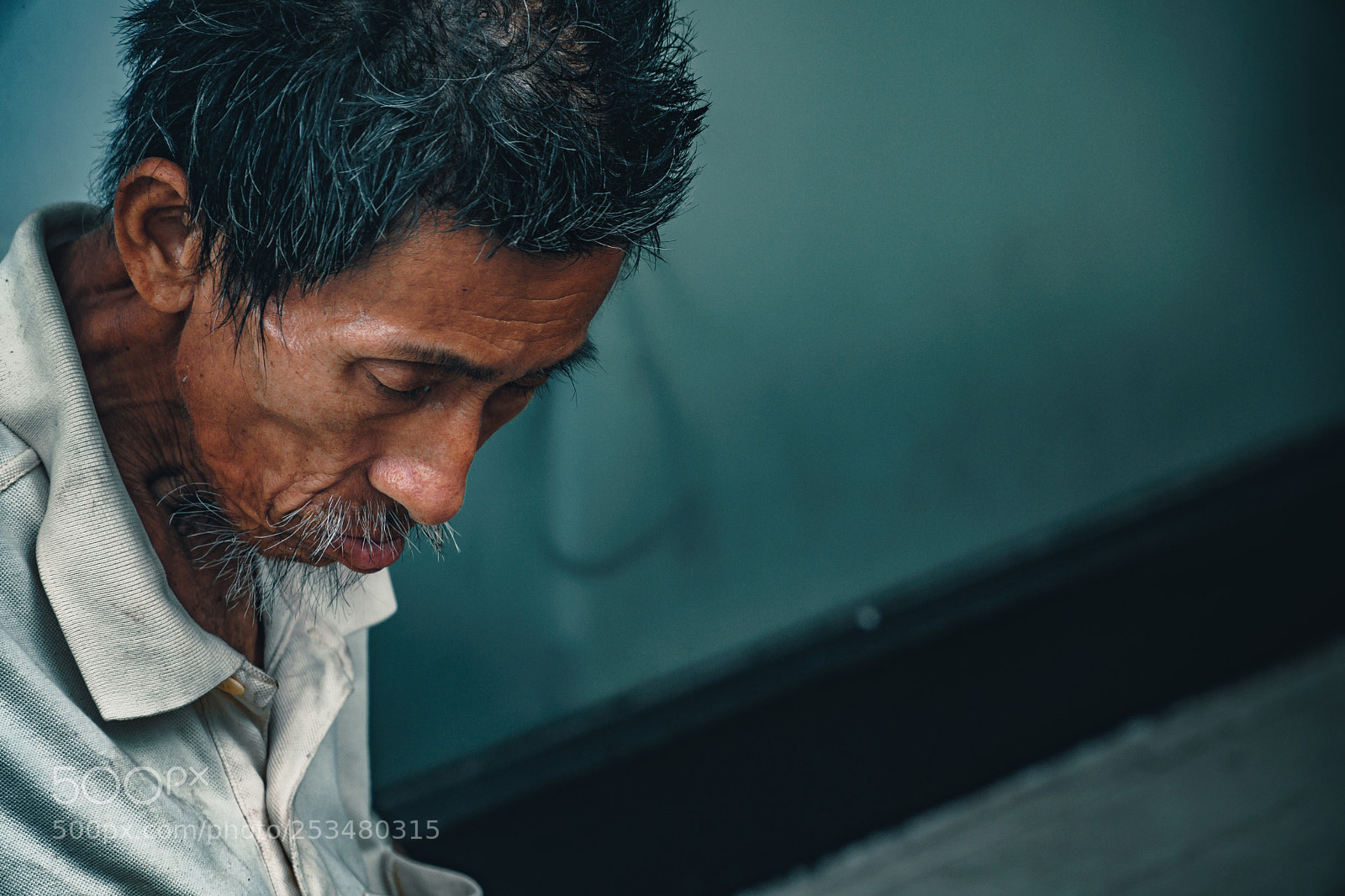 Sony a6500 sample photo. Asian homeless man sleeping photography