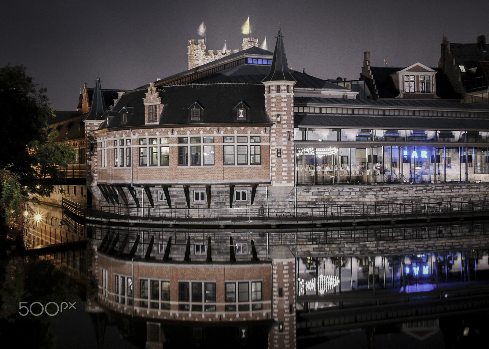 Leica Digilux 3 sample photo. Gent at night photography