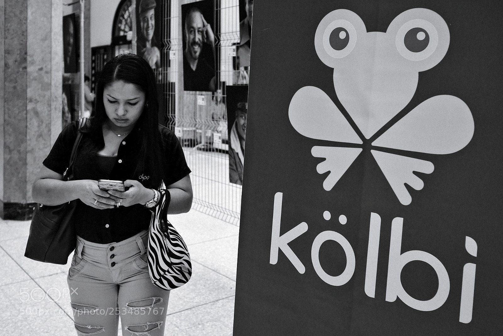 Fujifilm X100S sample photo. Look around, madam photography