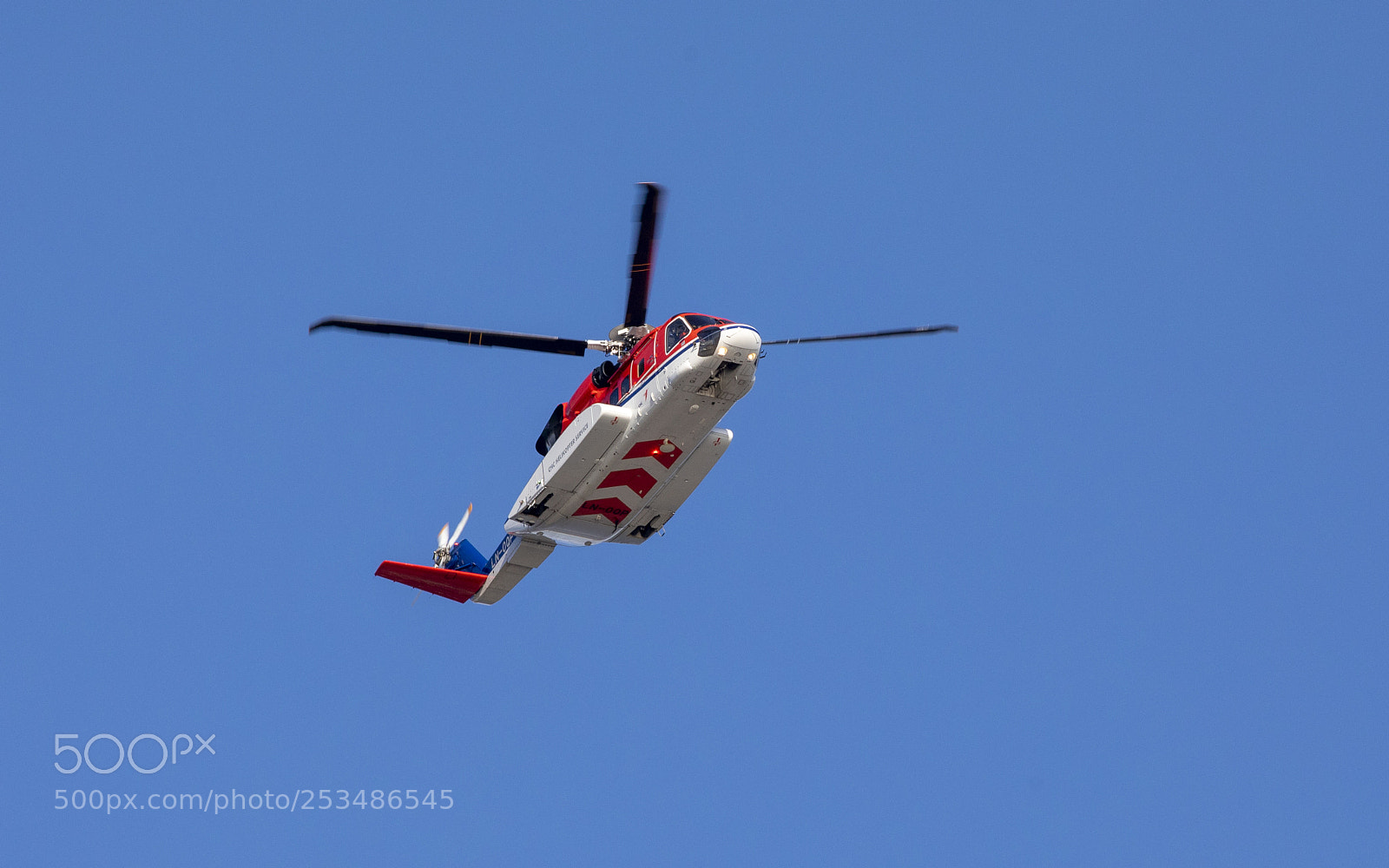 Canon EOS 5D Mark IV sample photo. Offshore helicopter transport photography