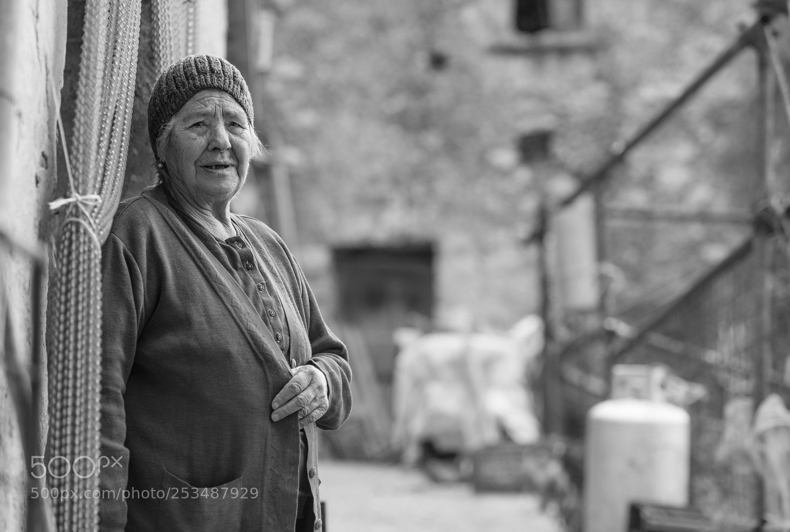 Nikon D810 sample photo. L'anziana in cima al photography