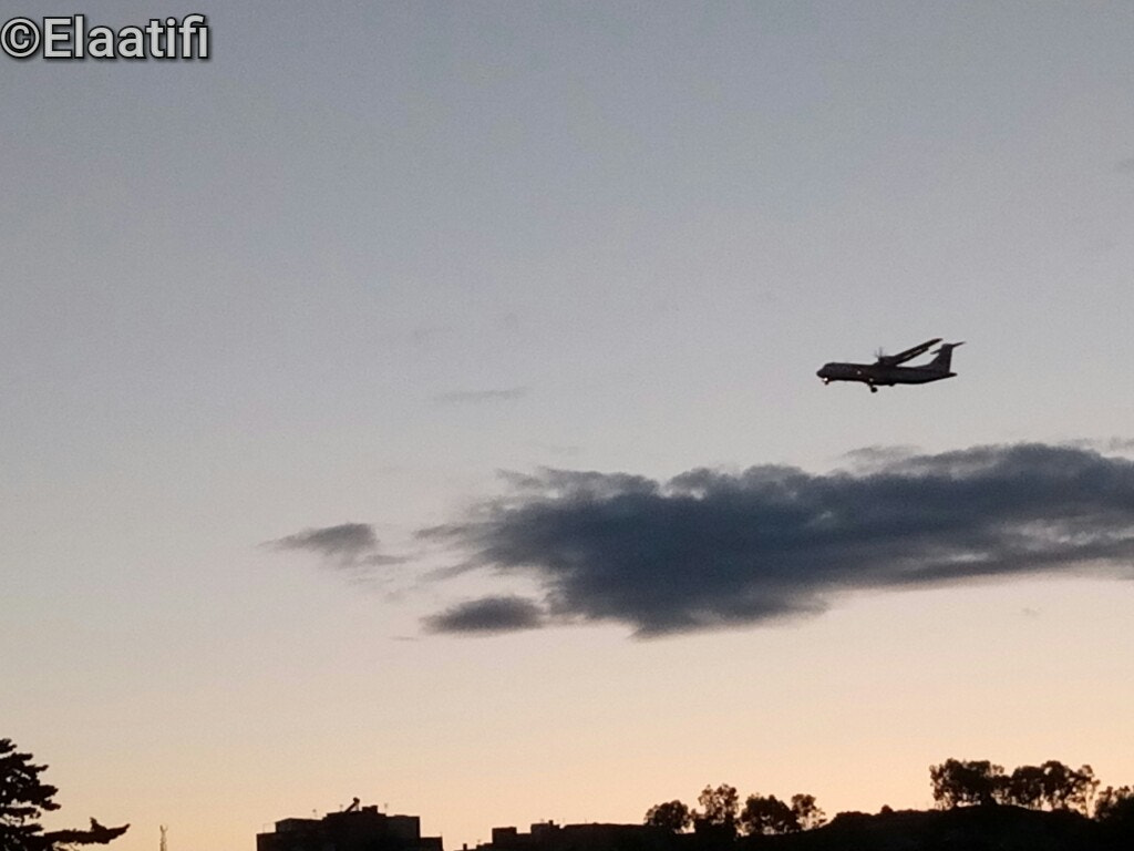 Meizu M3s sample photo. Avión a contraluz photography