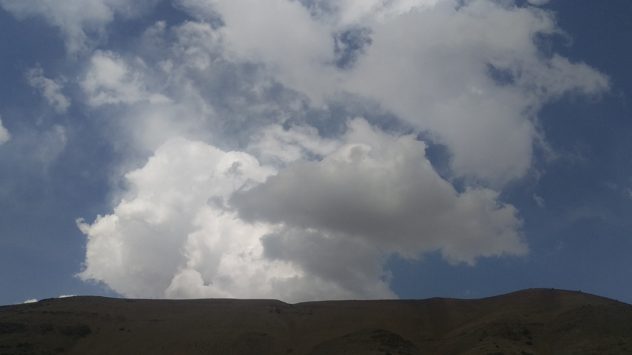 HTC ONE M9 sample photo. A gathering of clouds photography