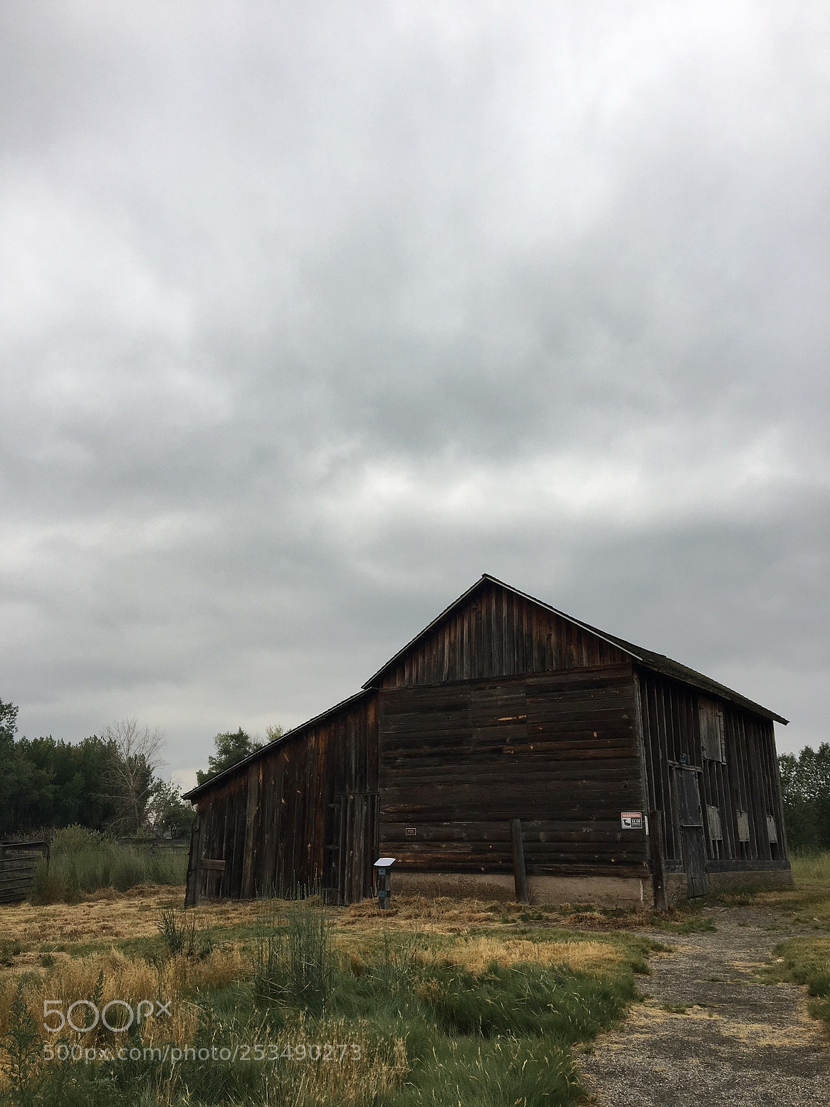 Apple iPhone 6s sample photo. Rickety barn during a photography