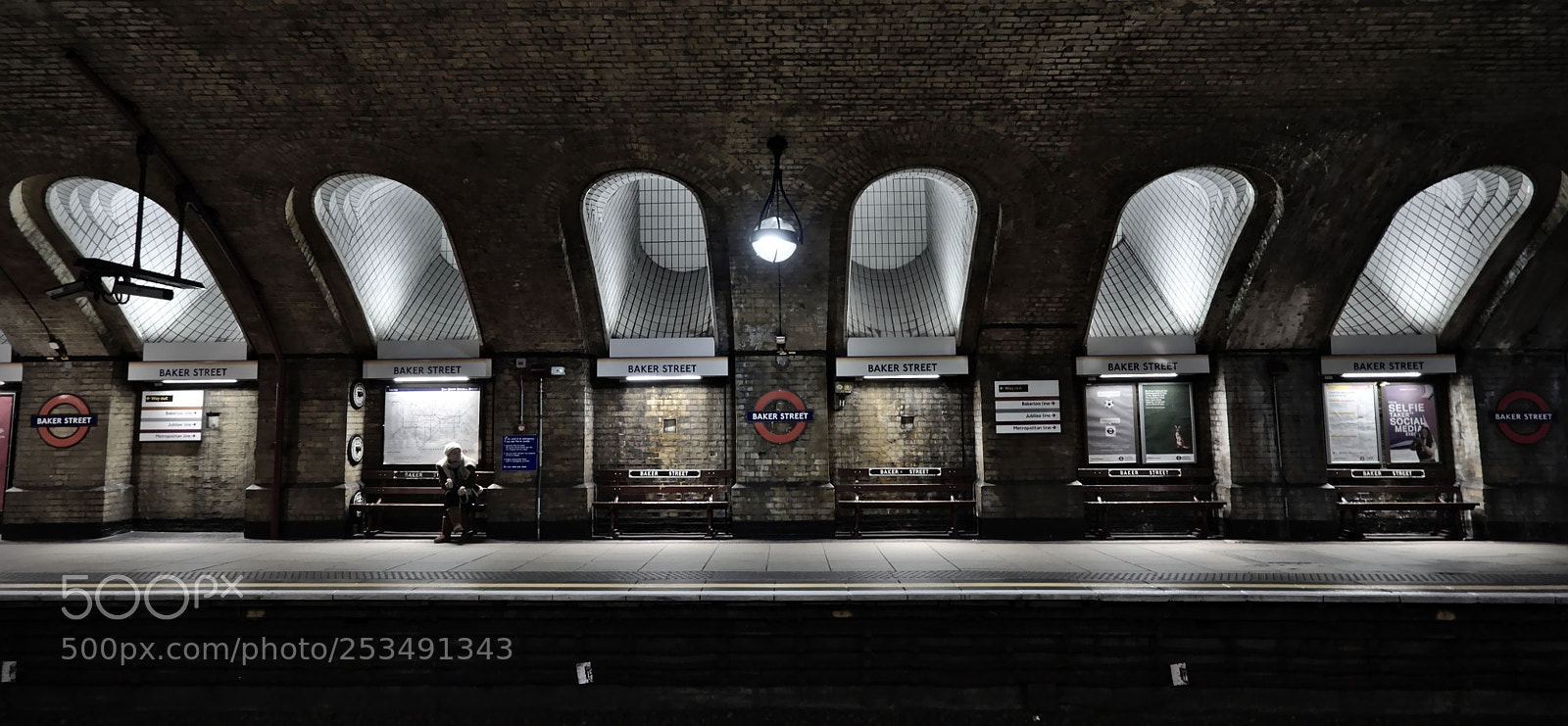 Olympus OM-D E-M5 II sample photo. Baker street photography