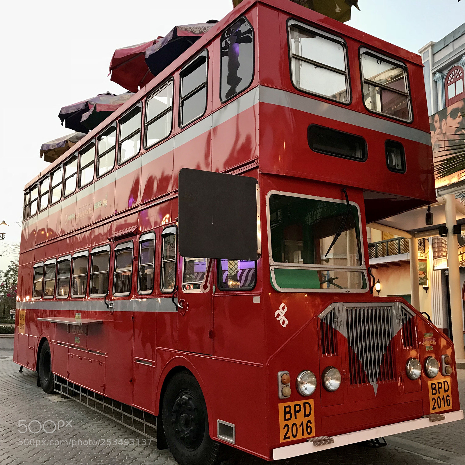 Apple iPhone 7 Plus sample photo. Red bus photography