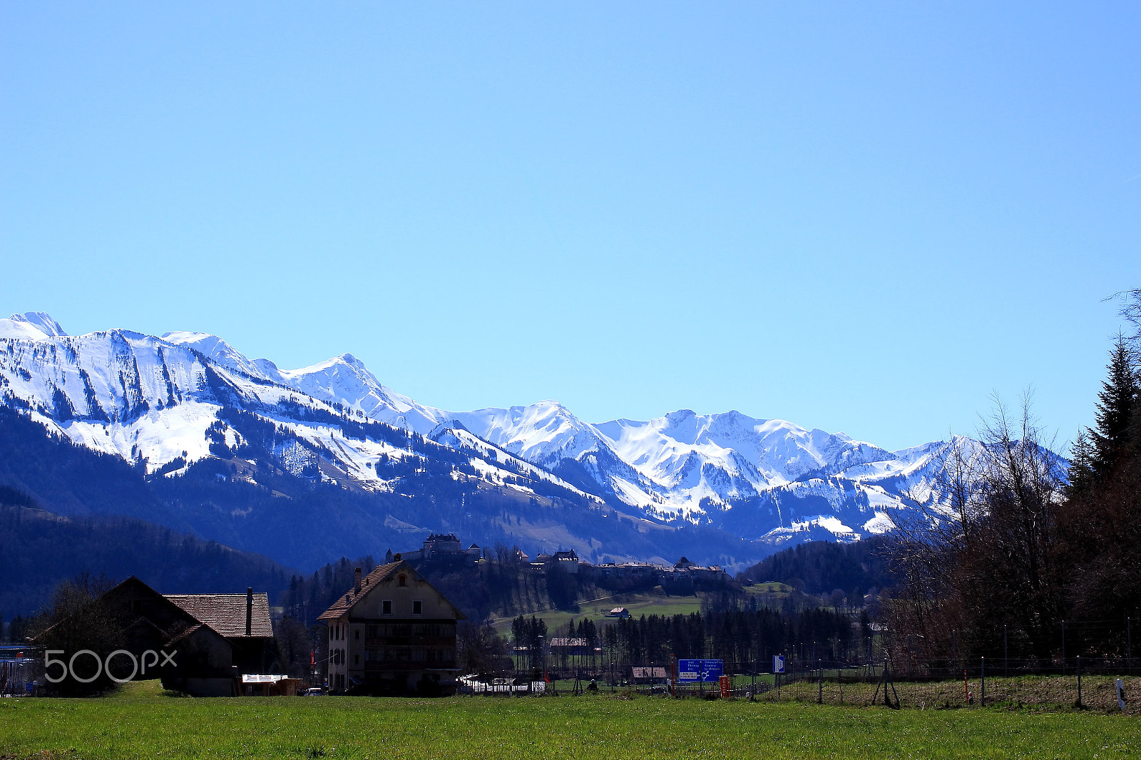 Canon EOS 650D (EOS Rebel T4i / EOS Kiss X6i) + Canon EF 40mm F2.8 STM sample photo. Above the world photography
