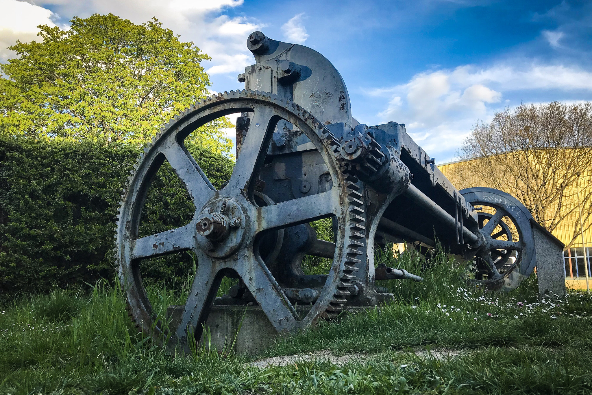 The guillotine press