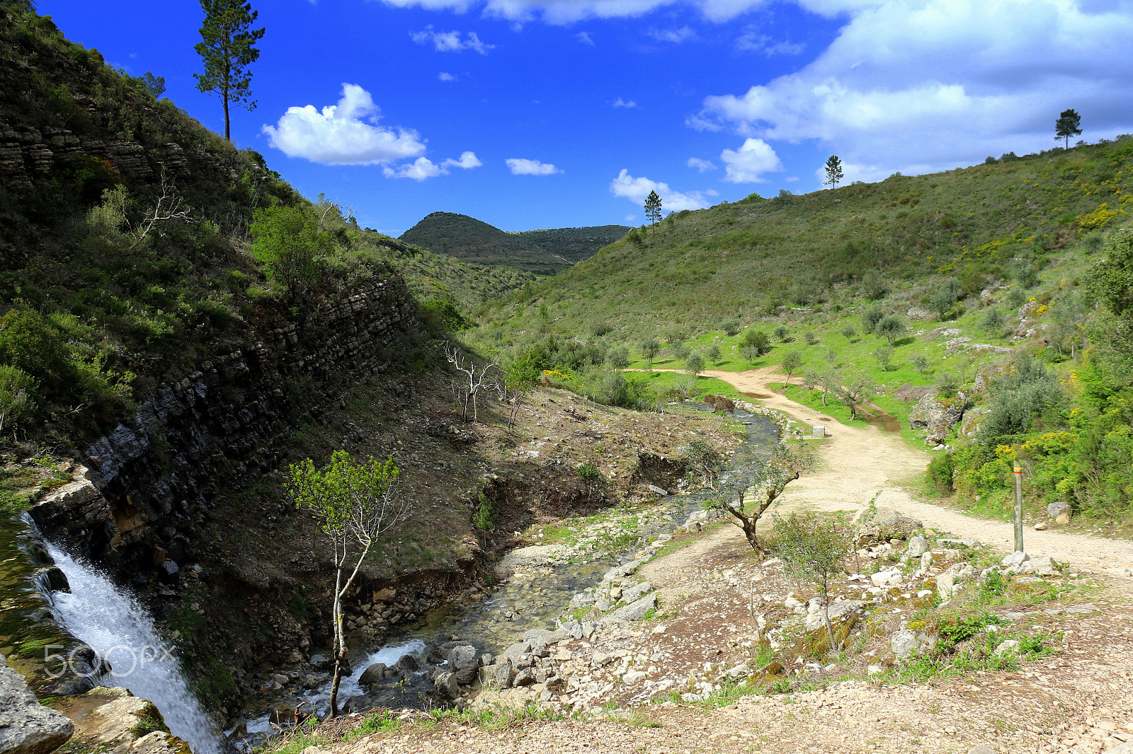 Canon EF-S 18-200mm F3.5-5.6 IS sample photo. Hills of aire photography