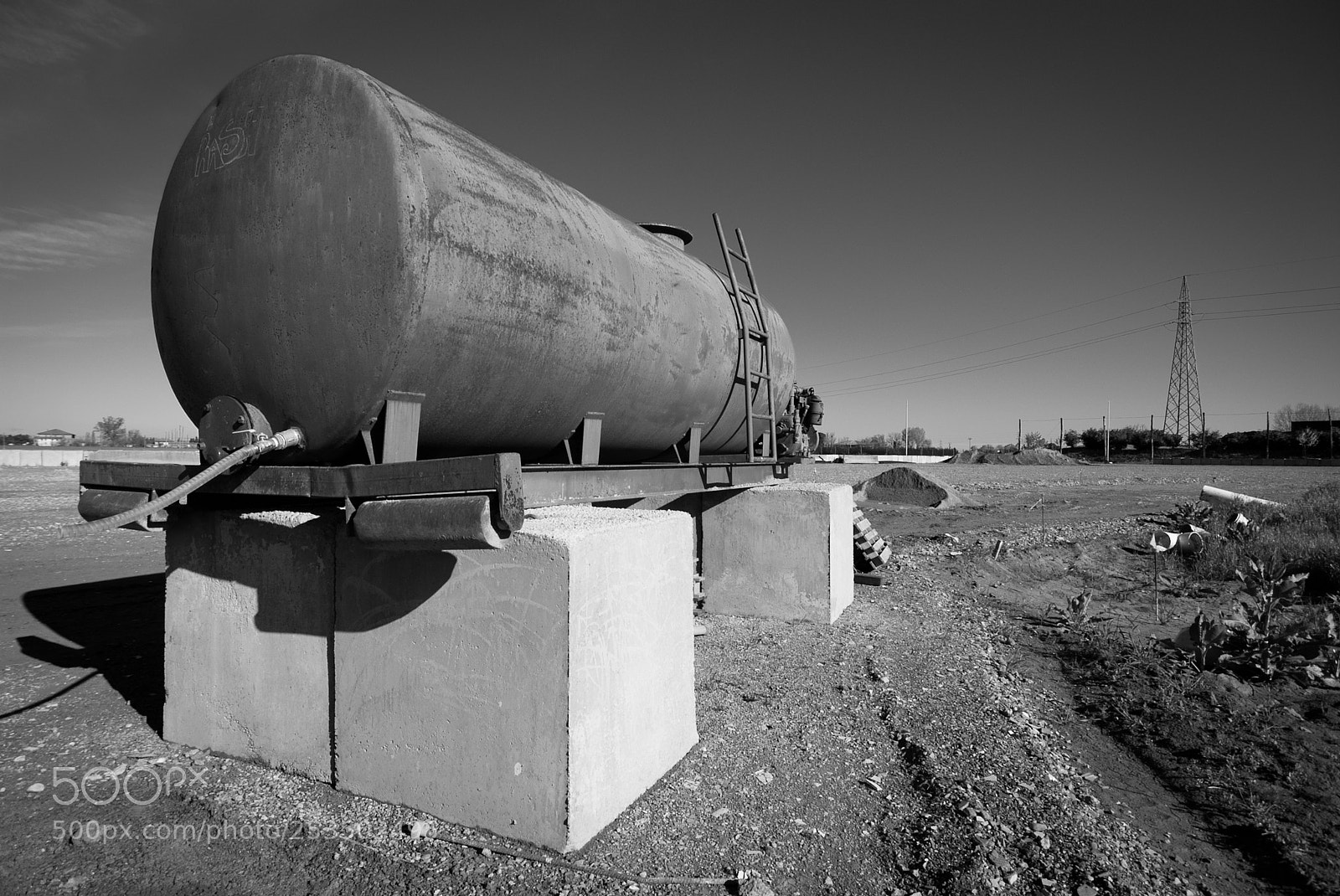 Fujifilm FinePix S5 Pro sample photo. Tank photography