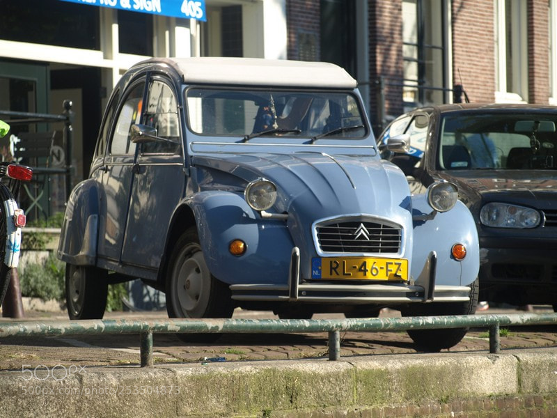 Olympus E-510 (EVOLT E-510) sample photo. Blue car photography