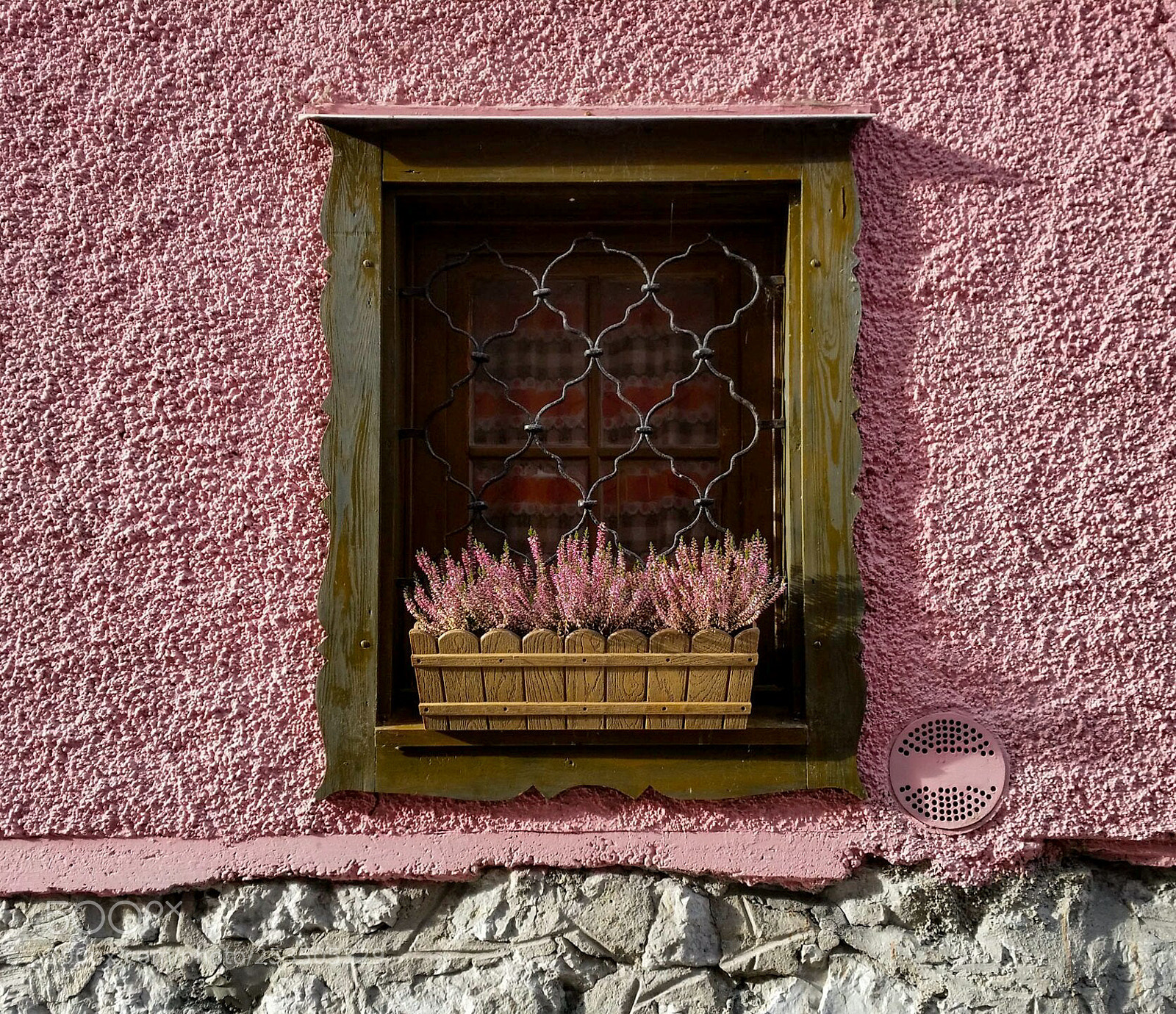 Samsung Galaxy S5 sample photo. Window with flowers photography