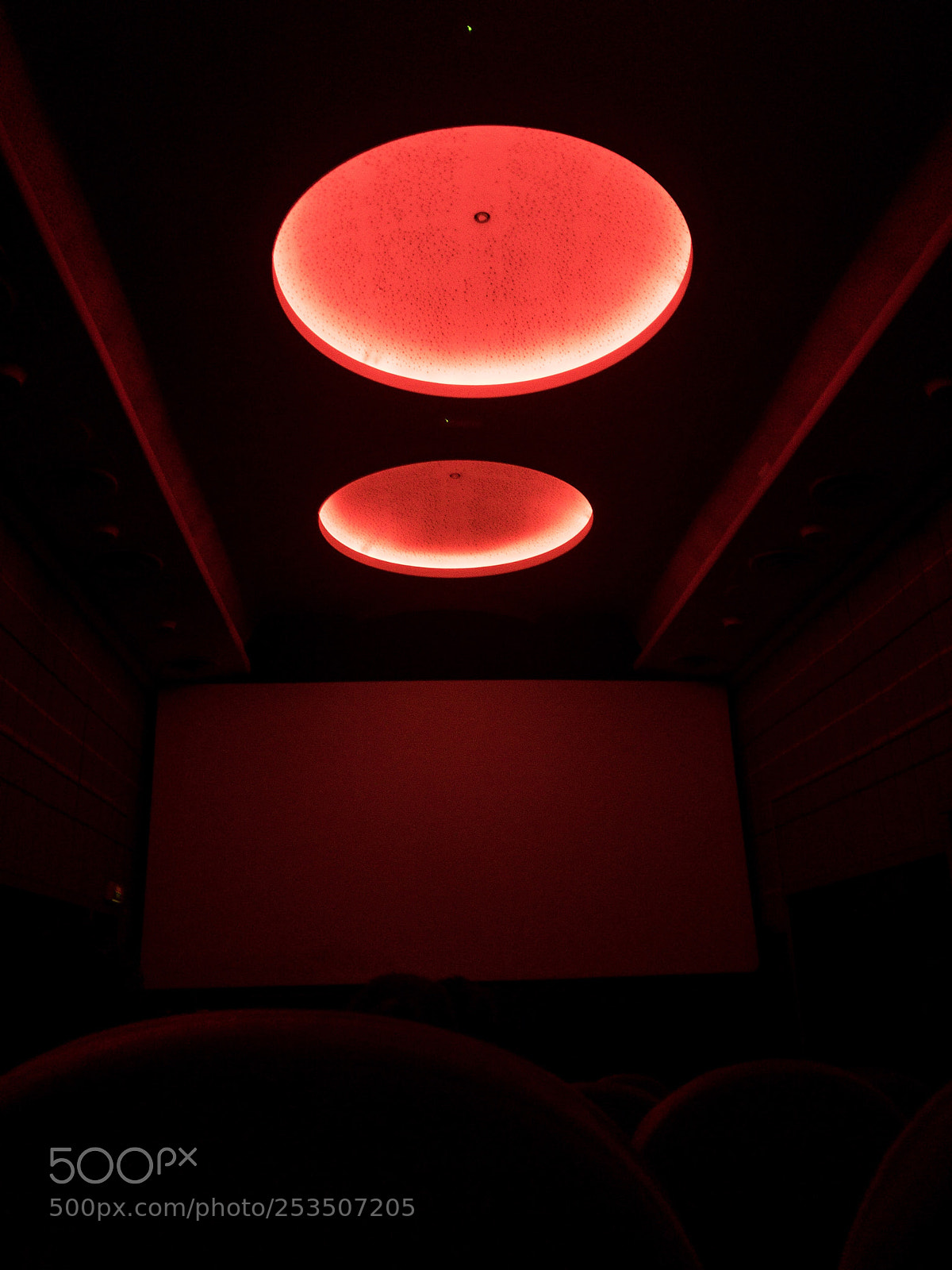 Apple iPhone 8 sample photo. “le  cinéma” photography