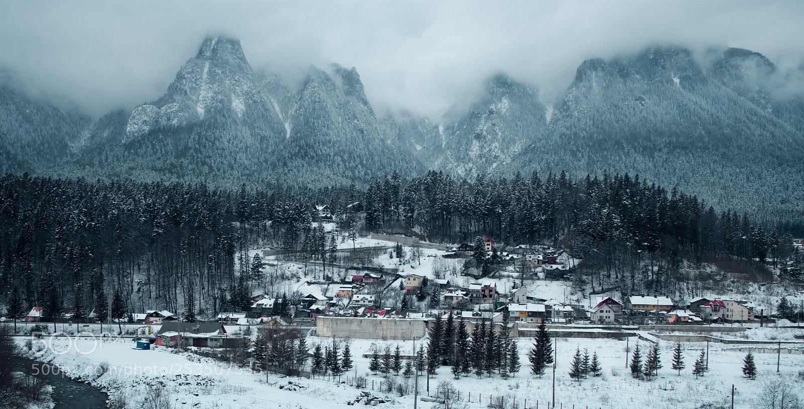 Fujifilm X-T20 sample photo. Busteni, romania photography