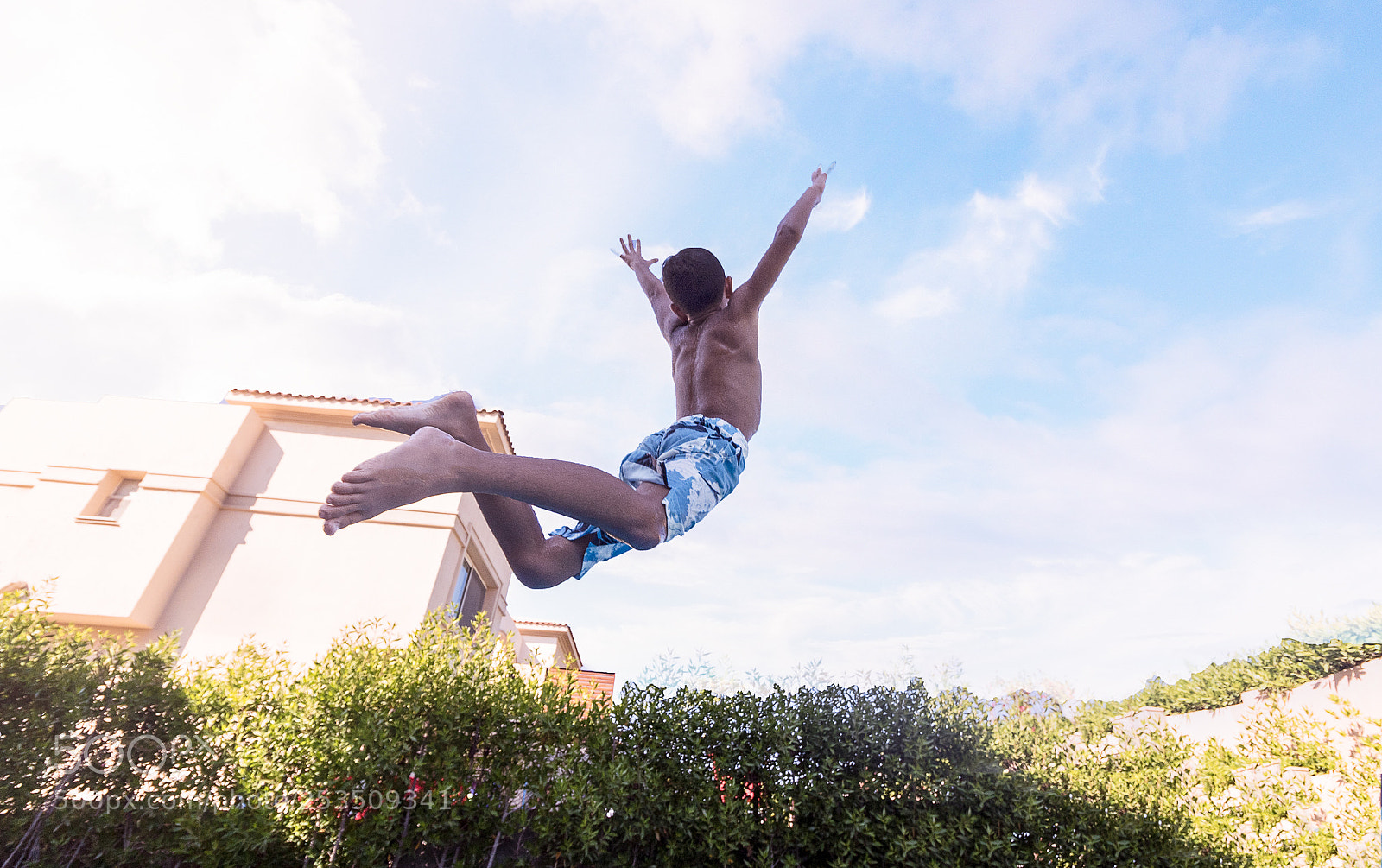 Canon EOS 750D (EOS Rebel T6i / EOS Kiss X8i) sample photo. Kids flying photography