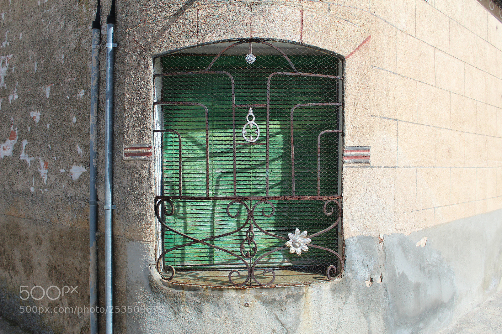 Canon EOS 1300D (EOS Rebel T6 / EOS Kiss X80) sample photo. Sombras modernistas en navales photography