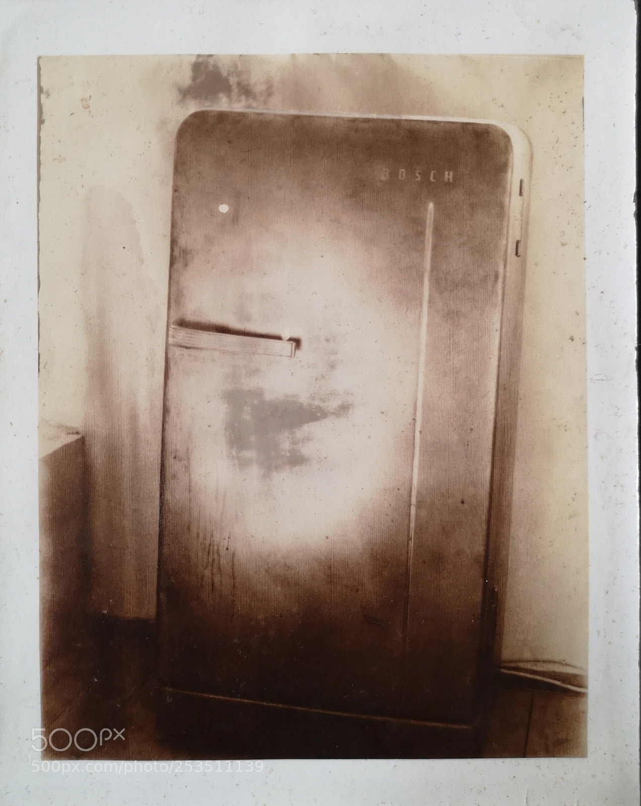 HUAWEI P20 sample photo. Old refrigerator photography