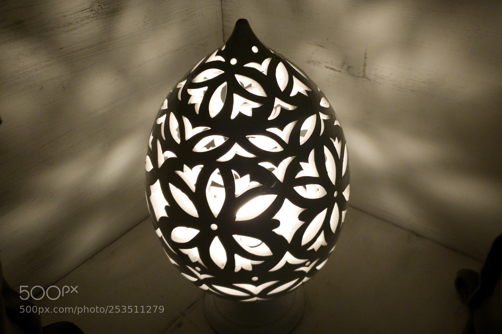 Samsung Galaxy S9 sample photo. Incandescent photography