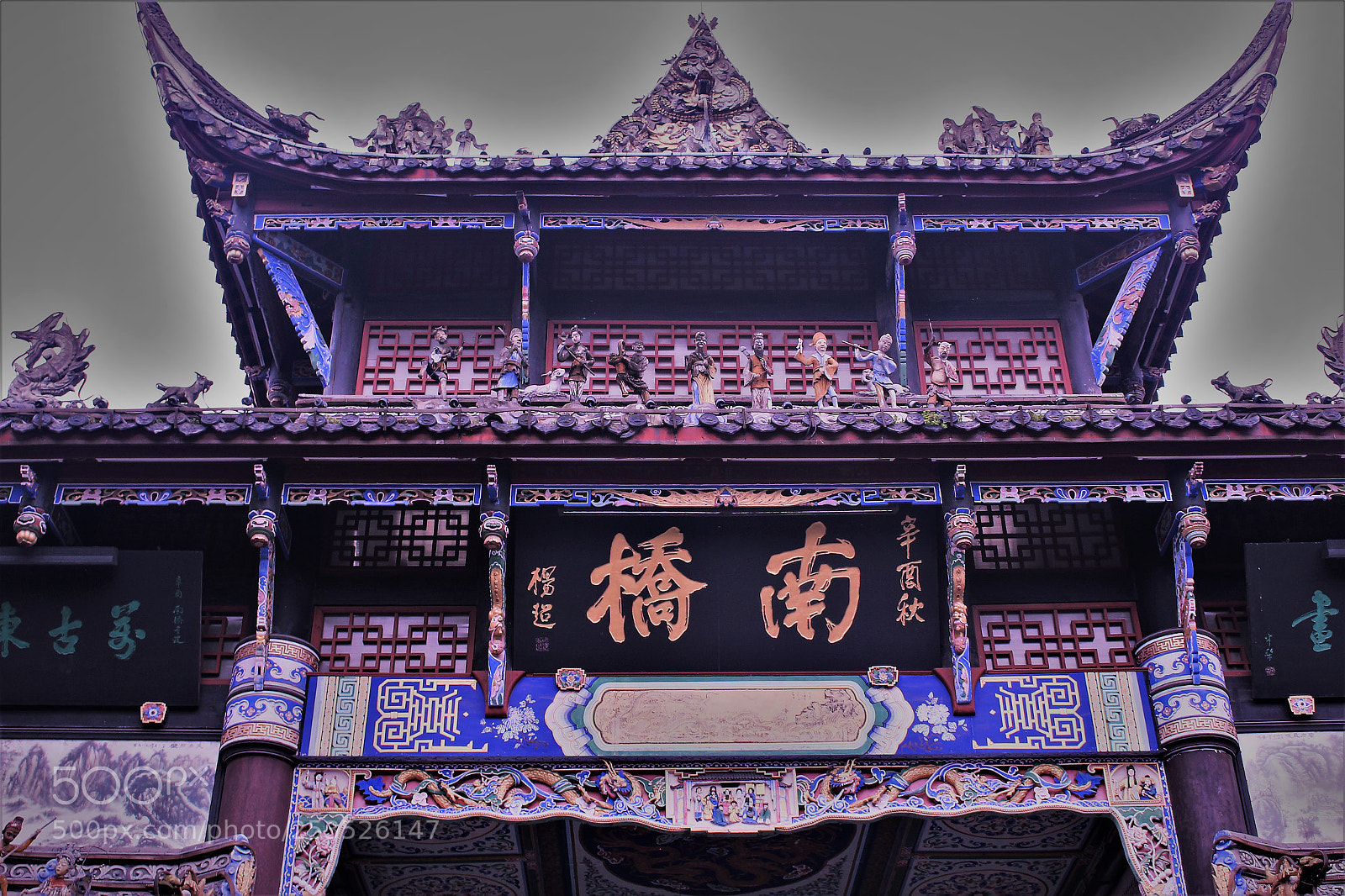 Canon EOS 100D (EOS Rebel SL1 / EOS Kiss X7) sample photo. Chinese traditional door photography