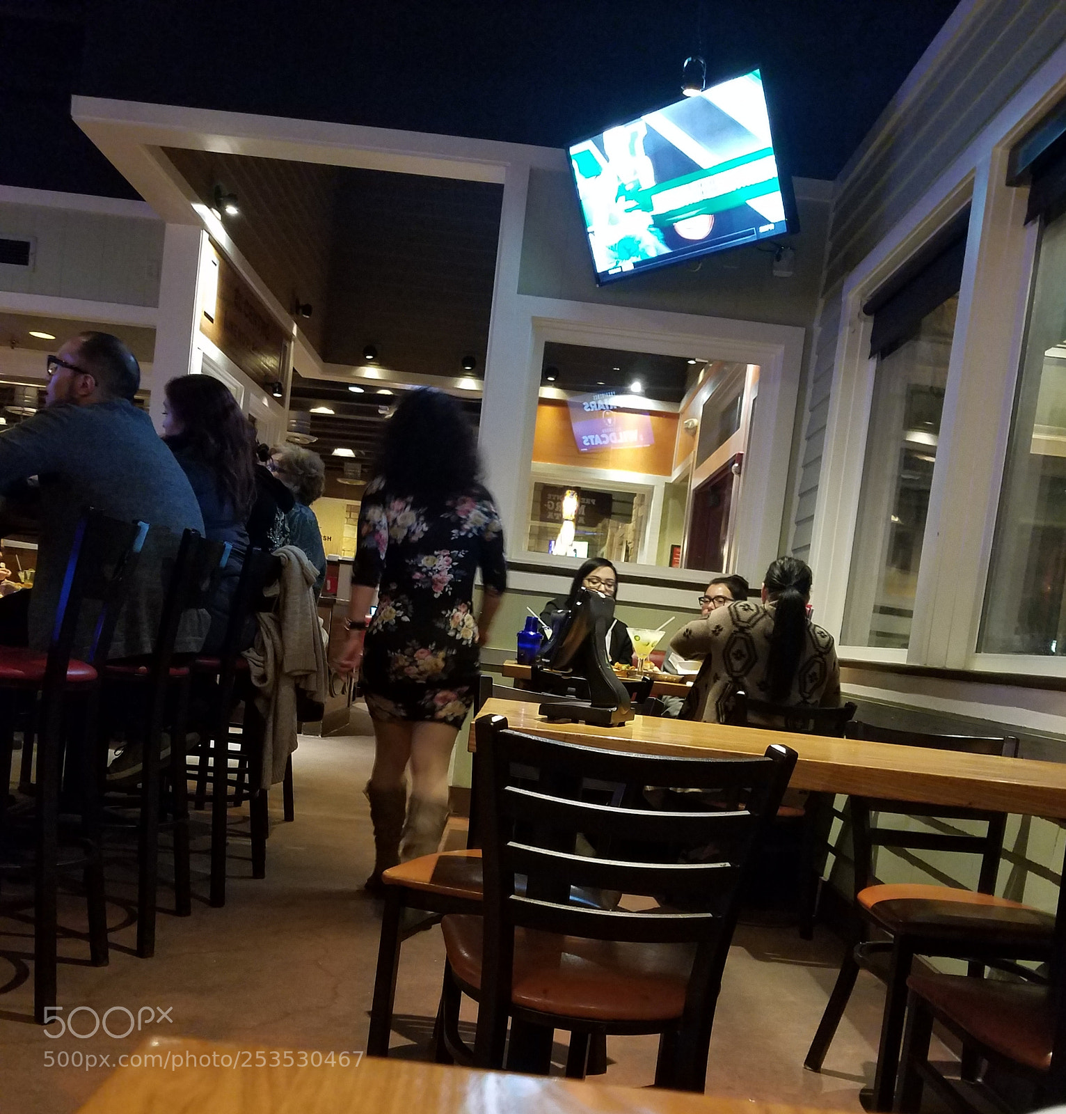 Samsung Galaxy S7 sample photo. Bar photography