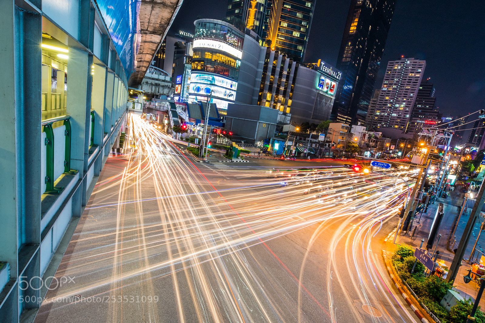 Canon EOS 6D Mark II sample photo. Terminal 21 junction photography