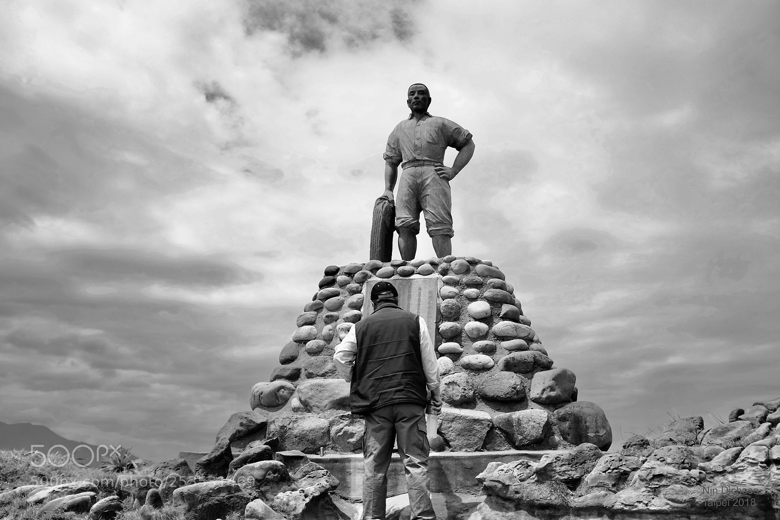 Fujifilm X100S sample photo. Honoring a hero photography