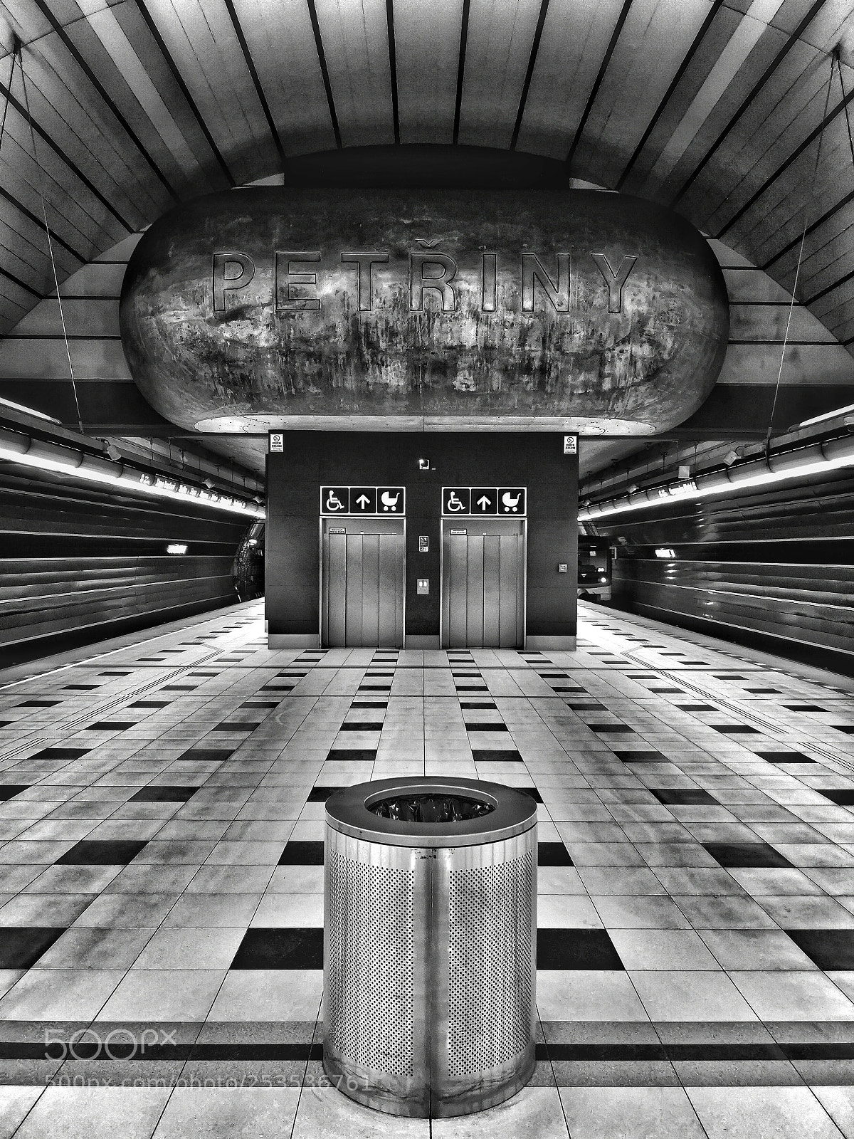 HUAWEI P20 sample photo. Subway station photography