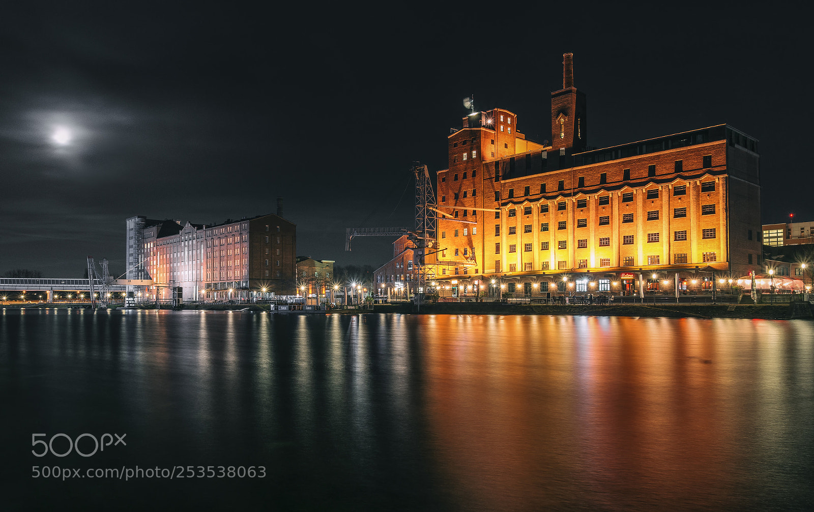 Sony SLT-A58 sample photo. Freihafen photography