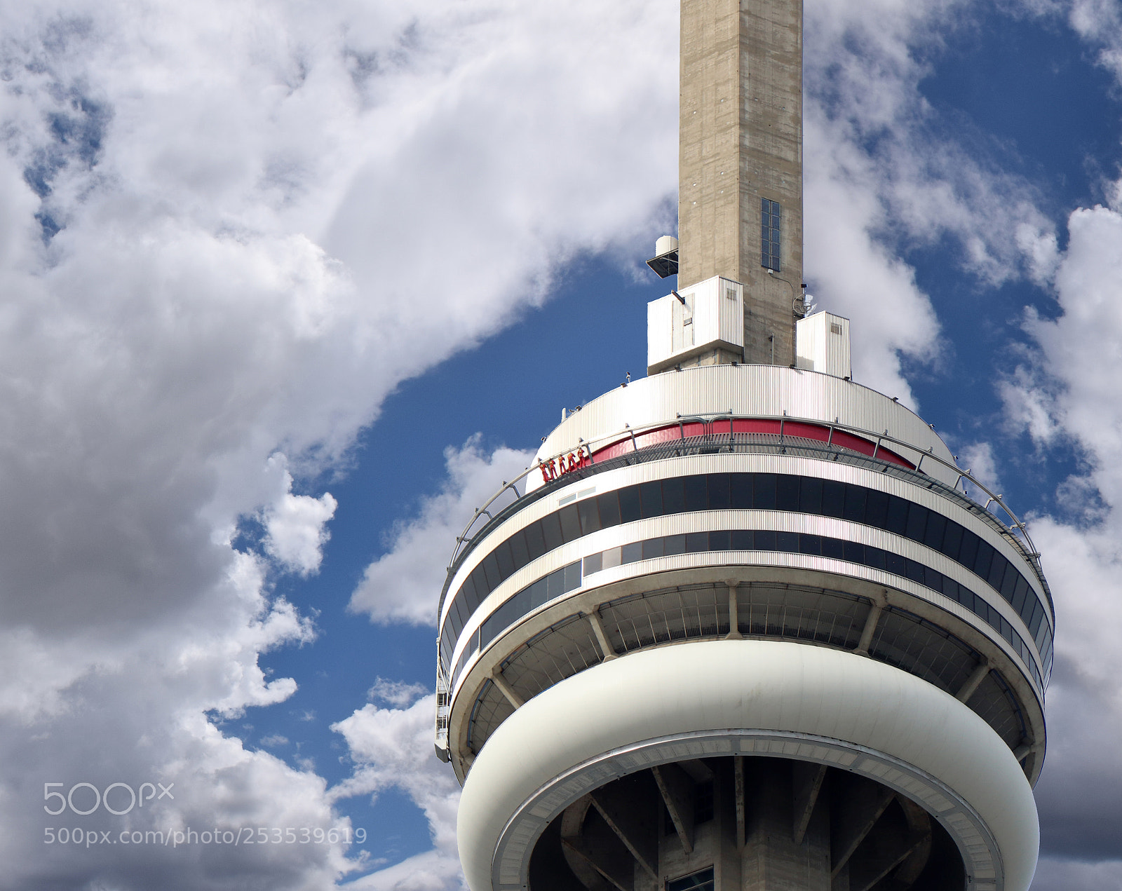 Canon EOS 77D (EOS 9000D / EOS 770D) sample photo. Cn tower. photography
