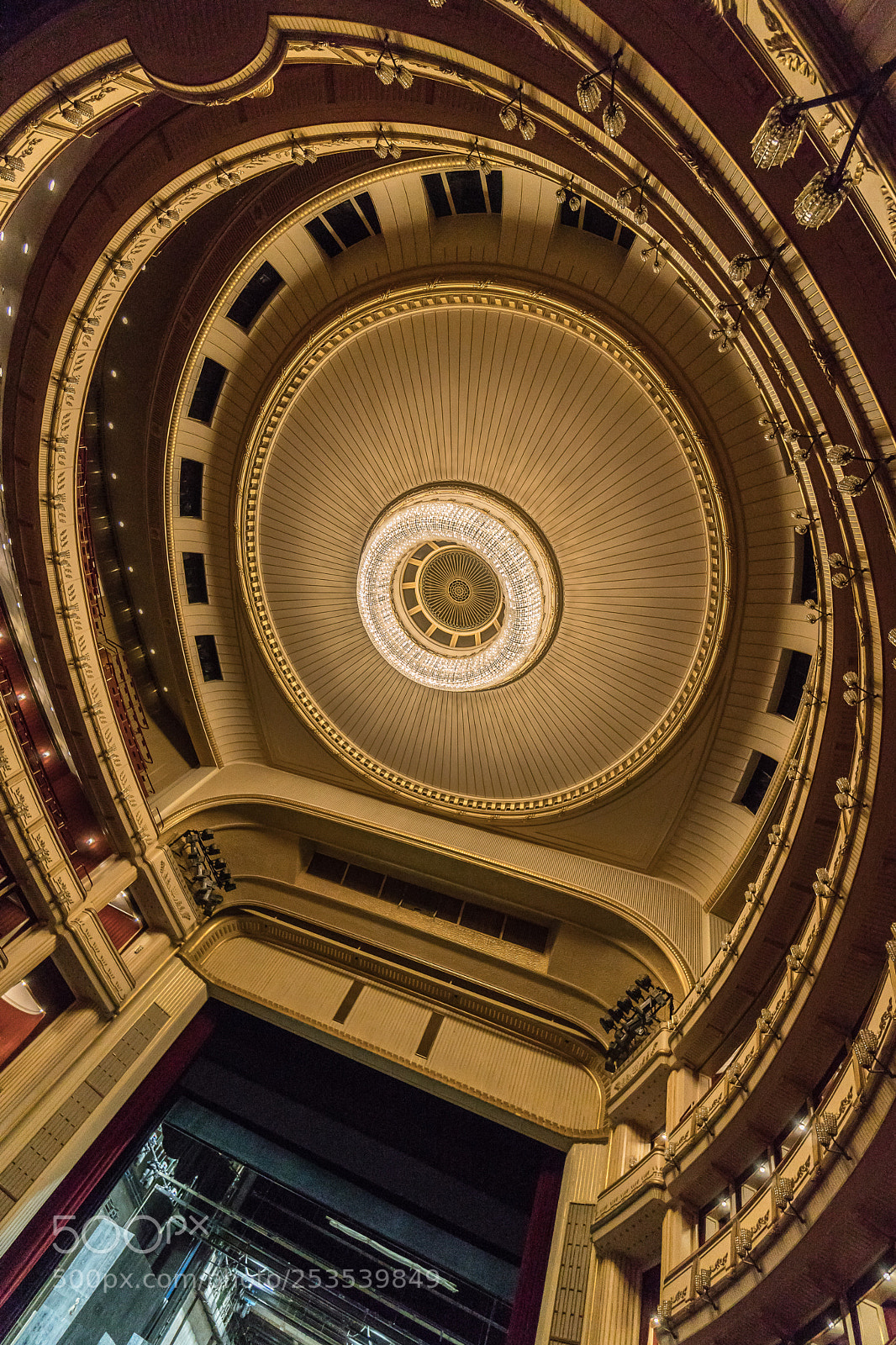 Sony a6300 sample photo. Staatsoper i photography