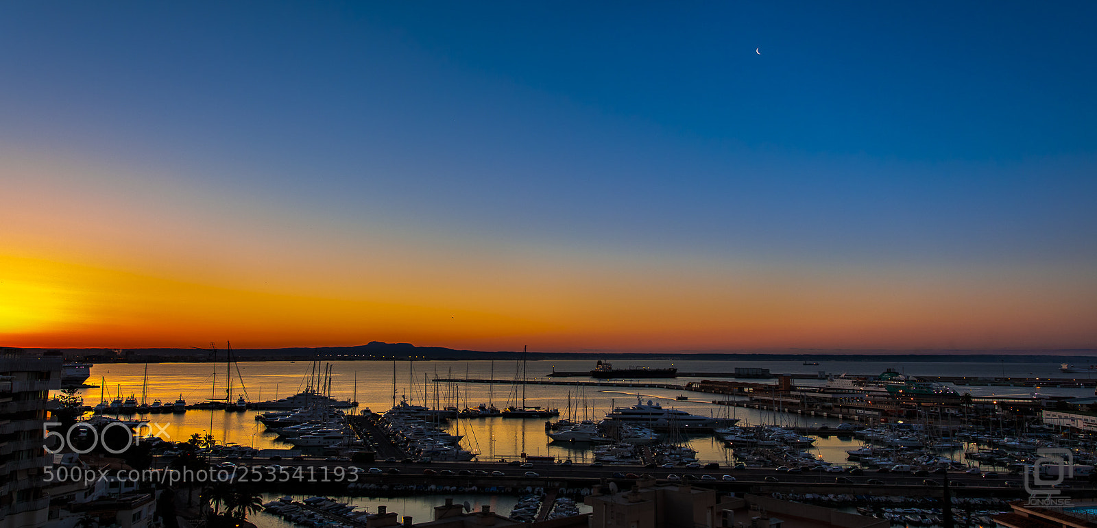 Canon EOS 5D Mark IV sample photo. Chasing the moon photography