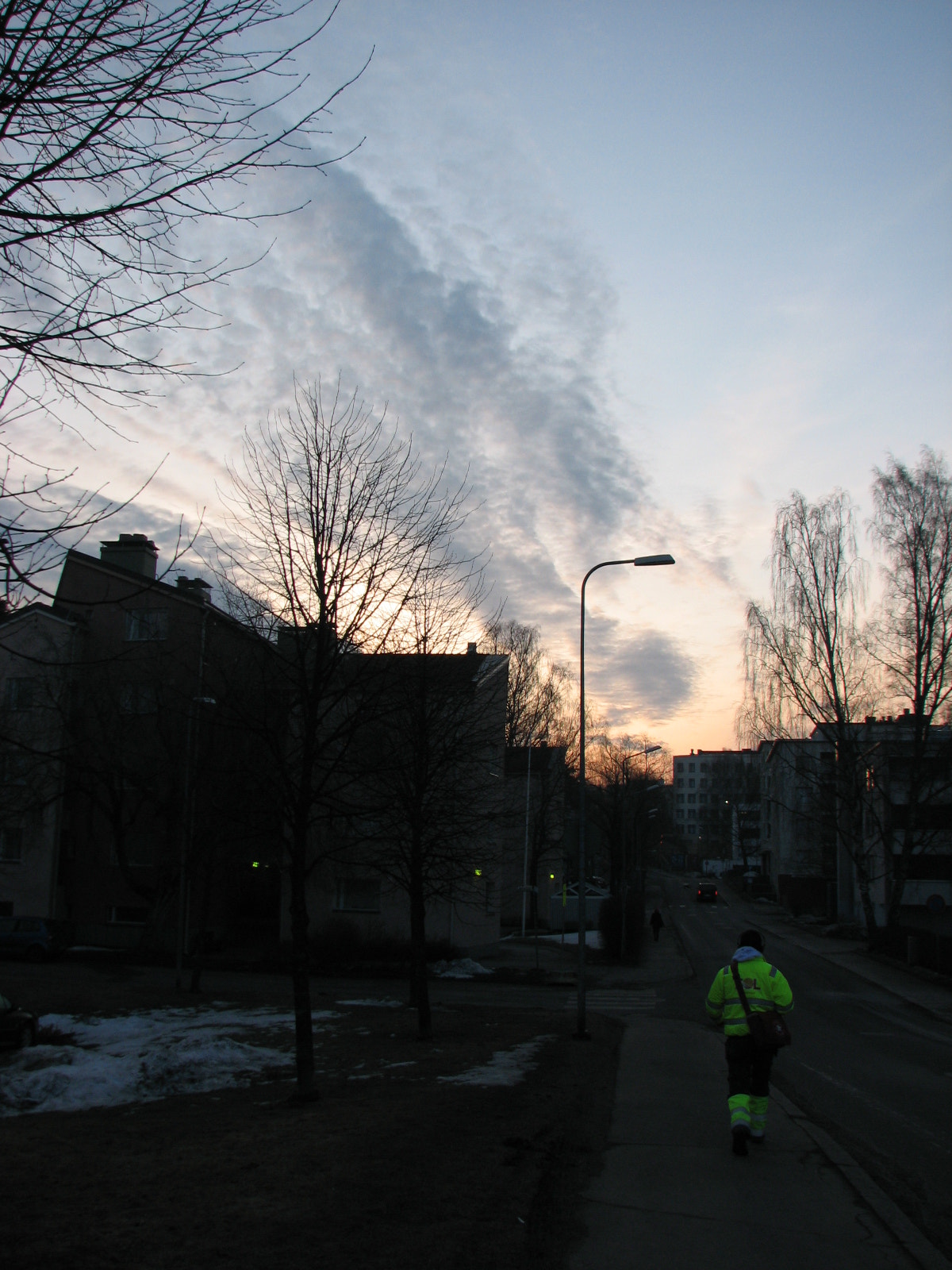 Canon POWERSHOT S3 IS sample photo. Walking in the morning photography