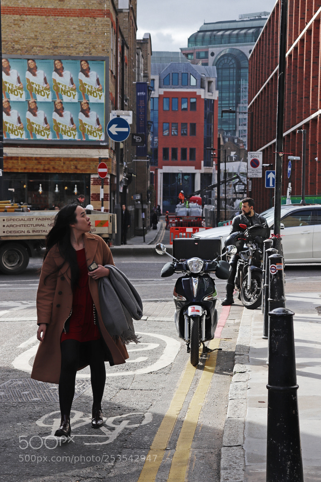 Canon EOS 77D (EOS 9000D / EOS 770D) sample photo. Fashion street photography