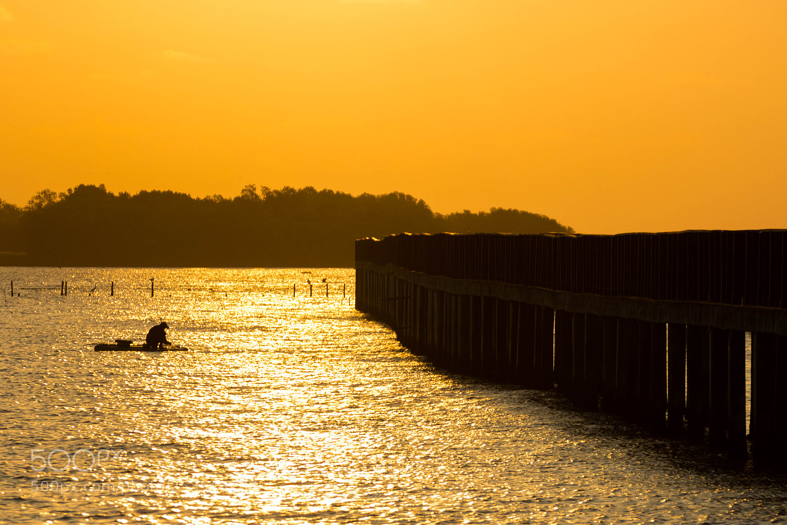 Canon EOS 600D (Rebel EOS T3i / EOS Kiss X5) sample photo. Fisherman boat at sunrise photography