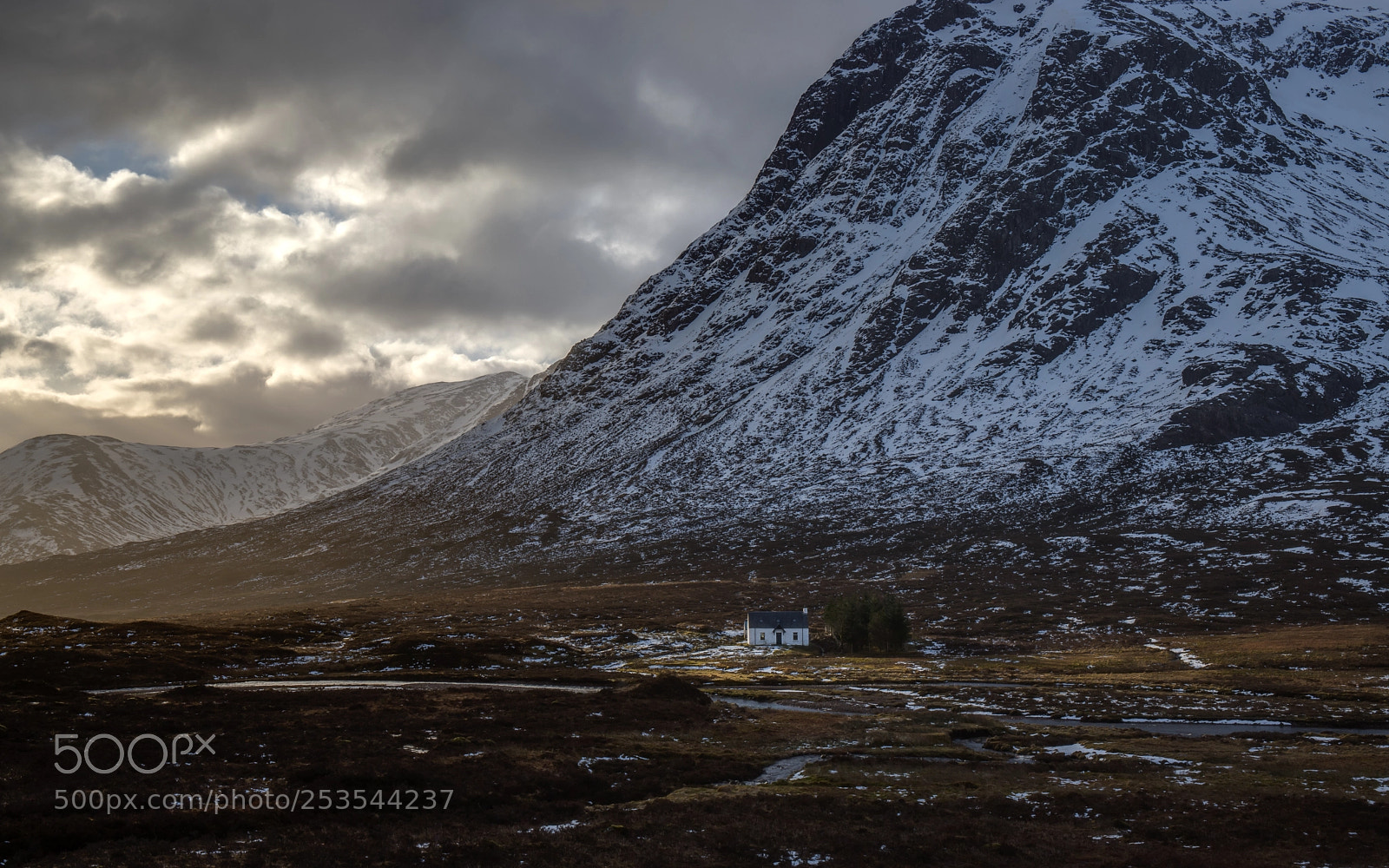 Canon EOS 6D Mark II sample photo. Hut photography