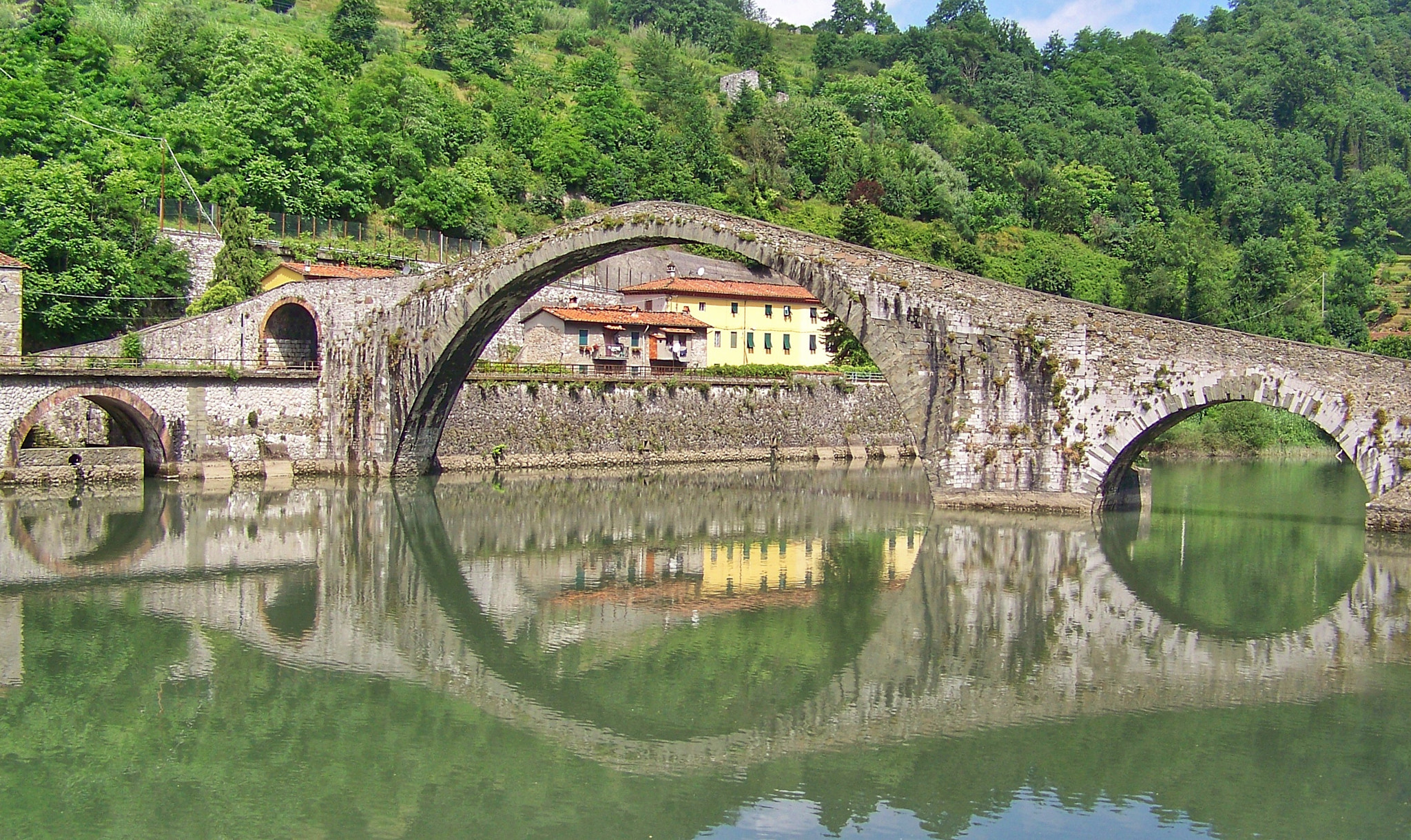 Kodak Z712 IS ZOOM DIGITAL CAMERA sample photo. Ponte del diavolo photography
